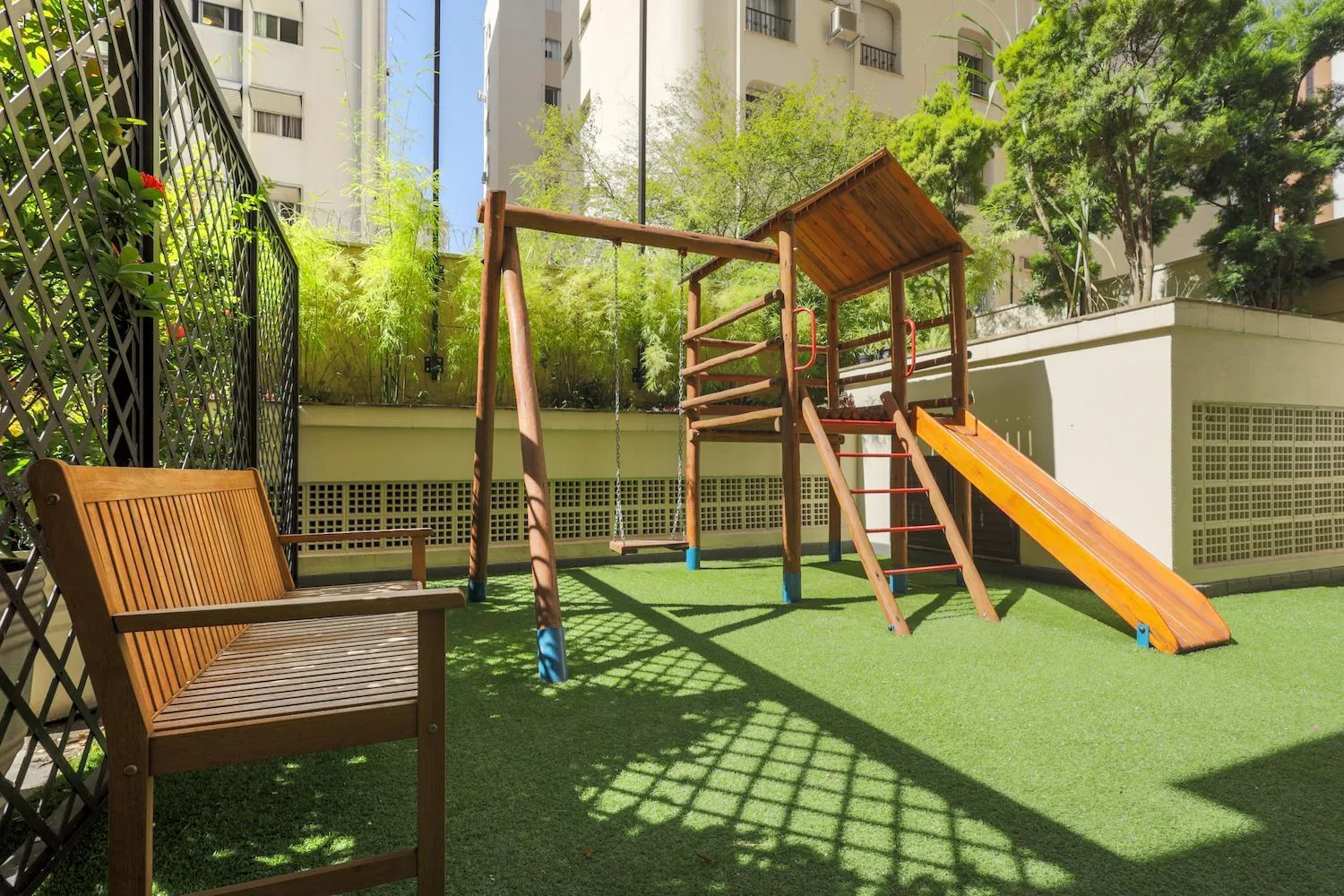 Children play ground in George V Casa Branca