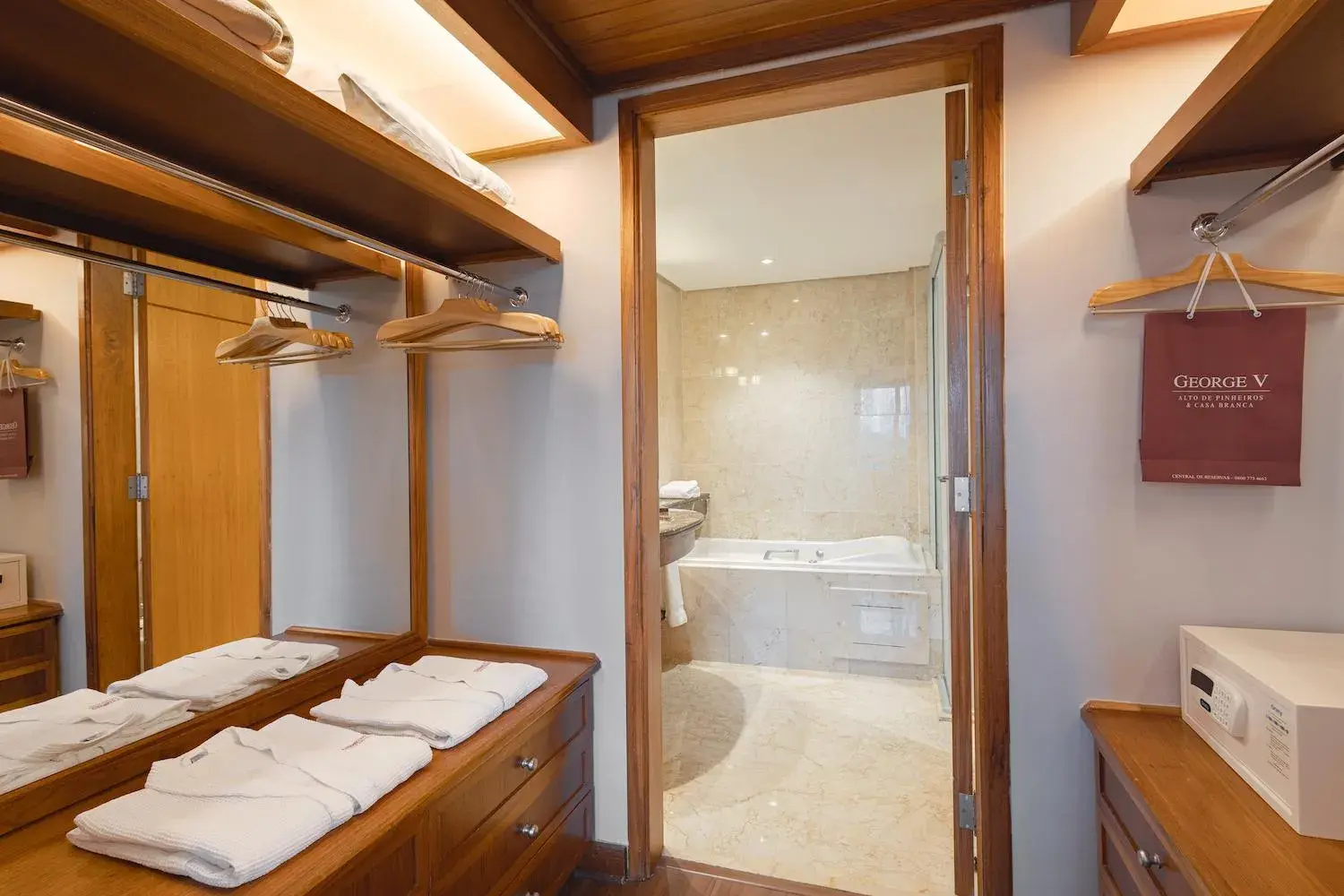 Bath, Bed in George V Alto De Pinheiros Bath, Bed in George V Alto De Pinheiros