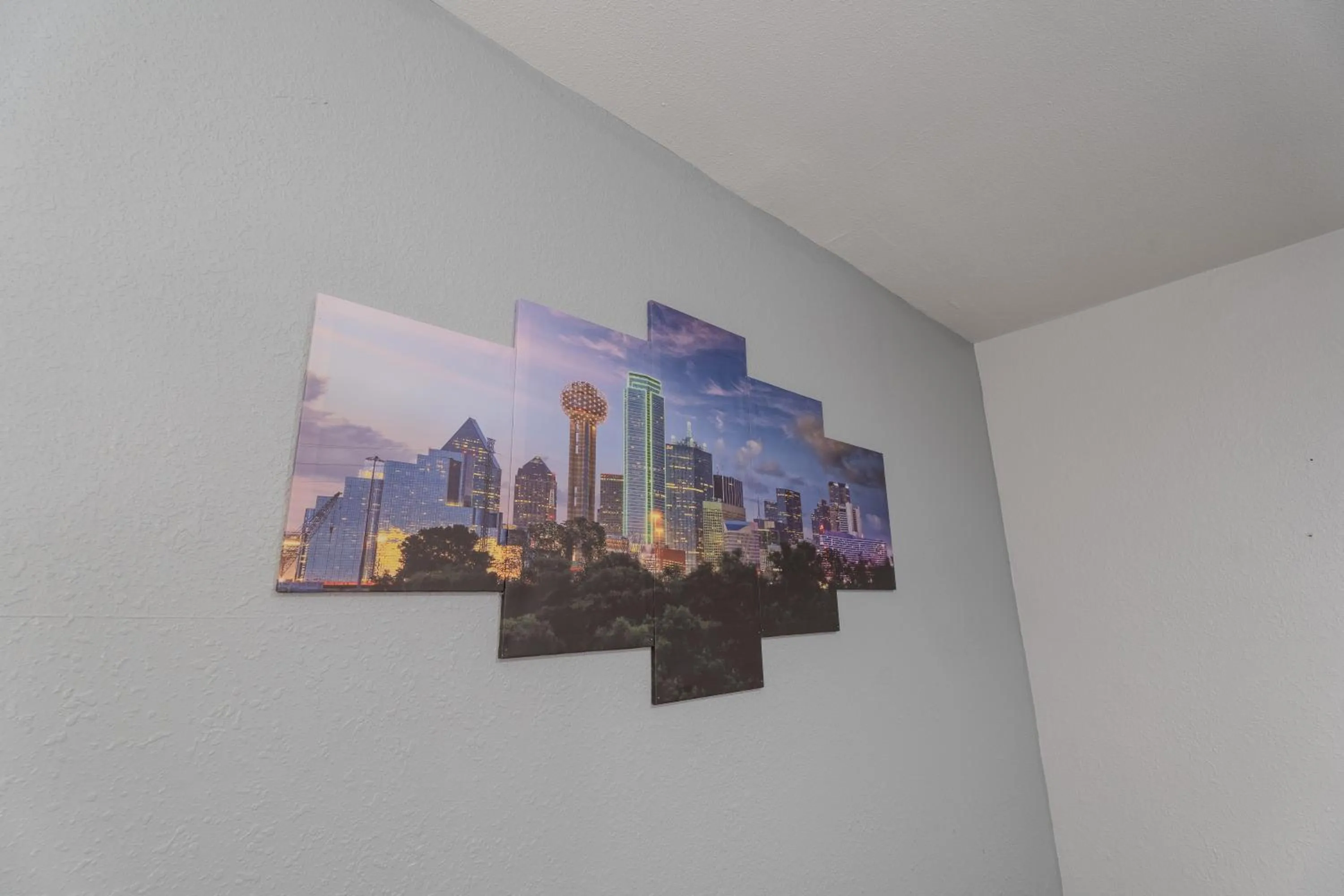Bedroom in Executive Inn of Arlington, Near AT&T Stadium