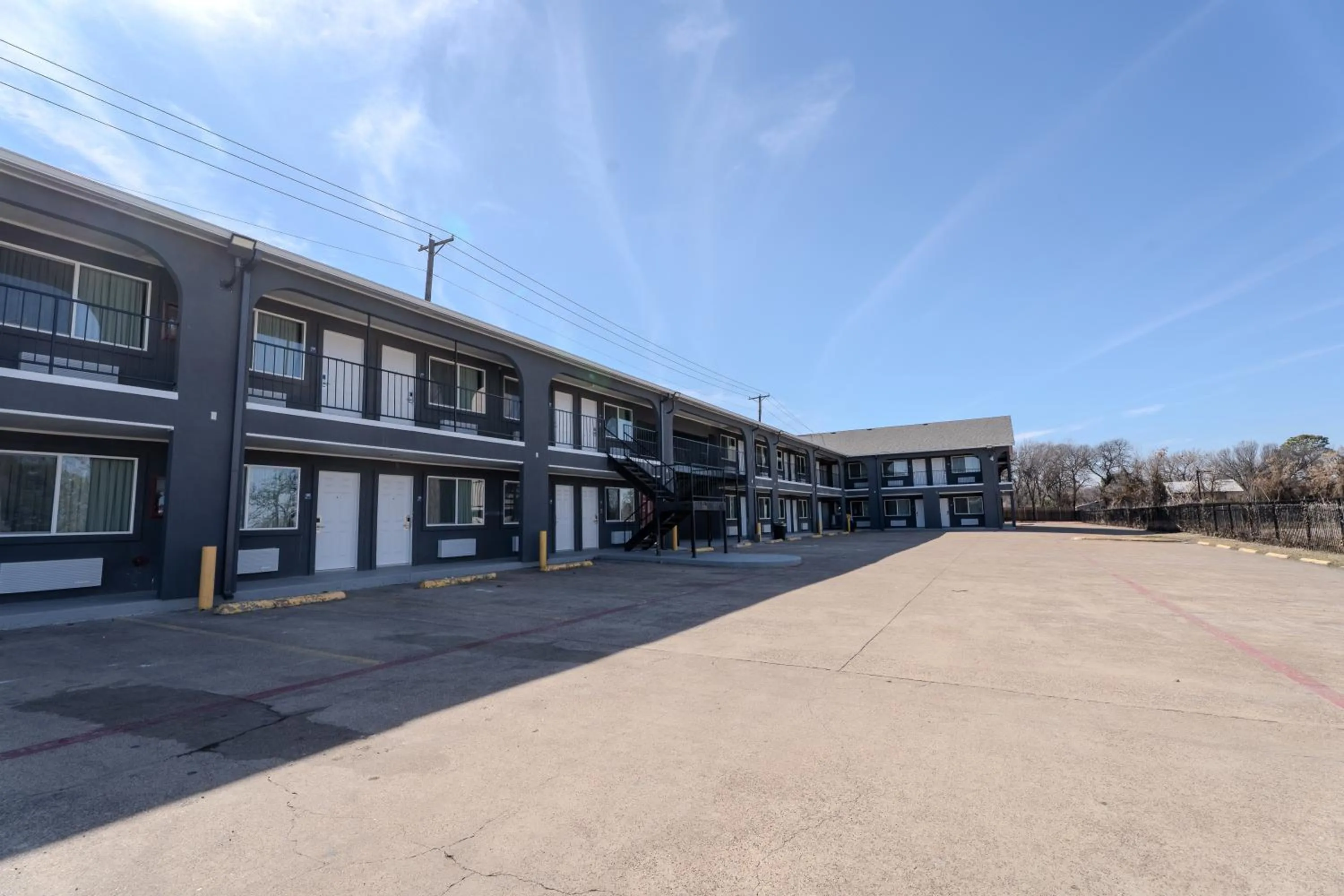 Property building in Executive Inn of Arlington, Near AT&T Stadium