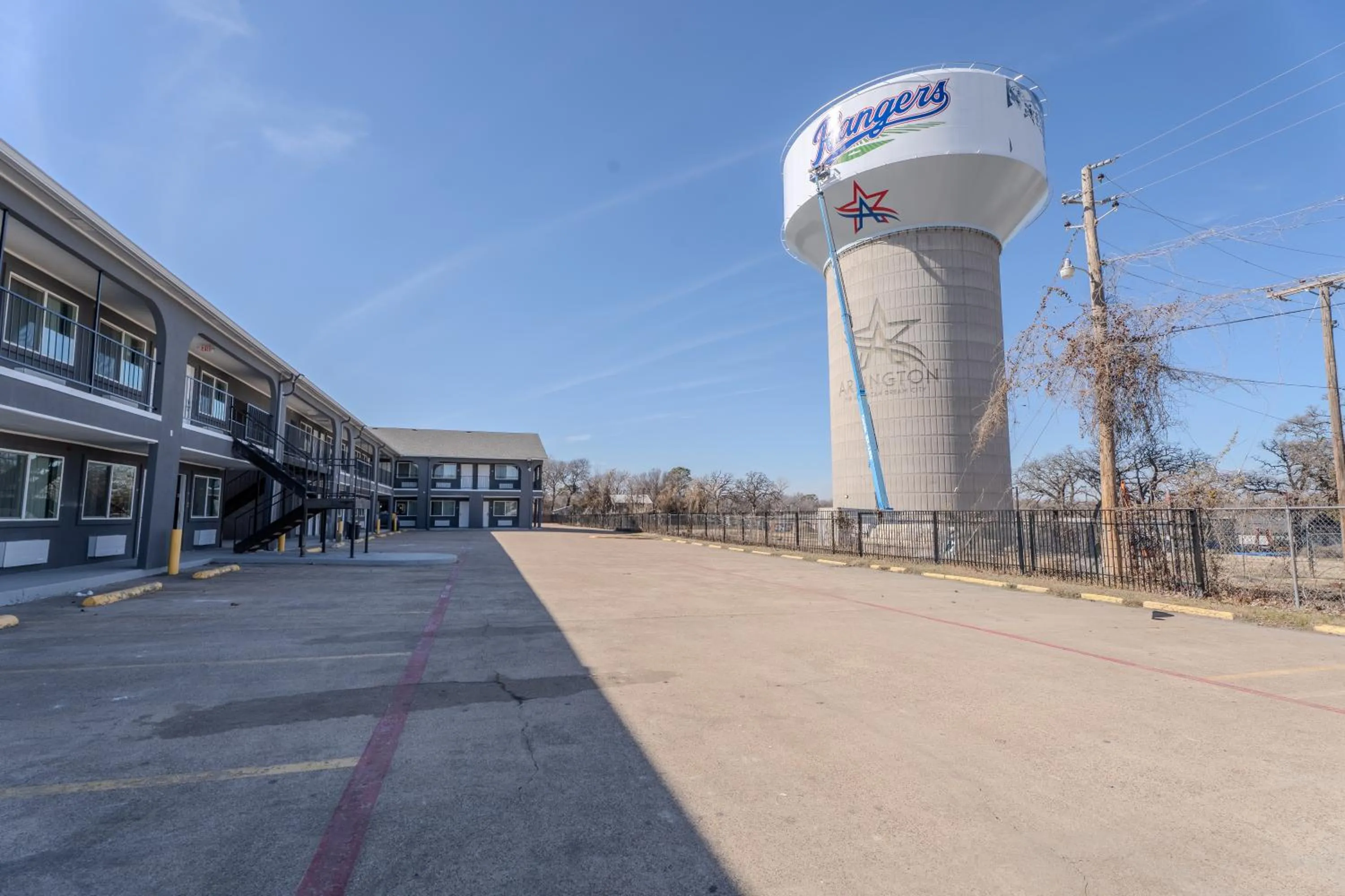 Property building in Executive Inn of Arlington, Near AT&T Stadium
