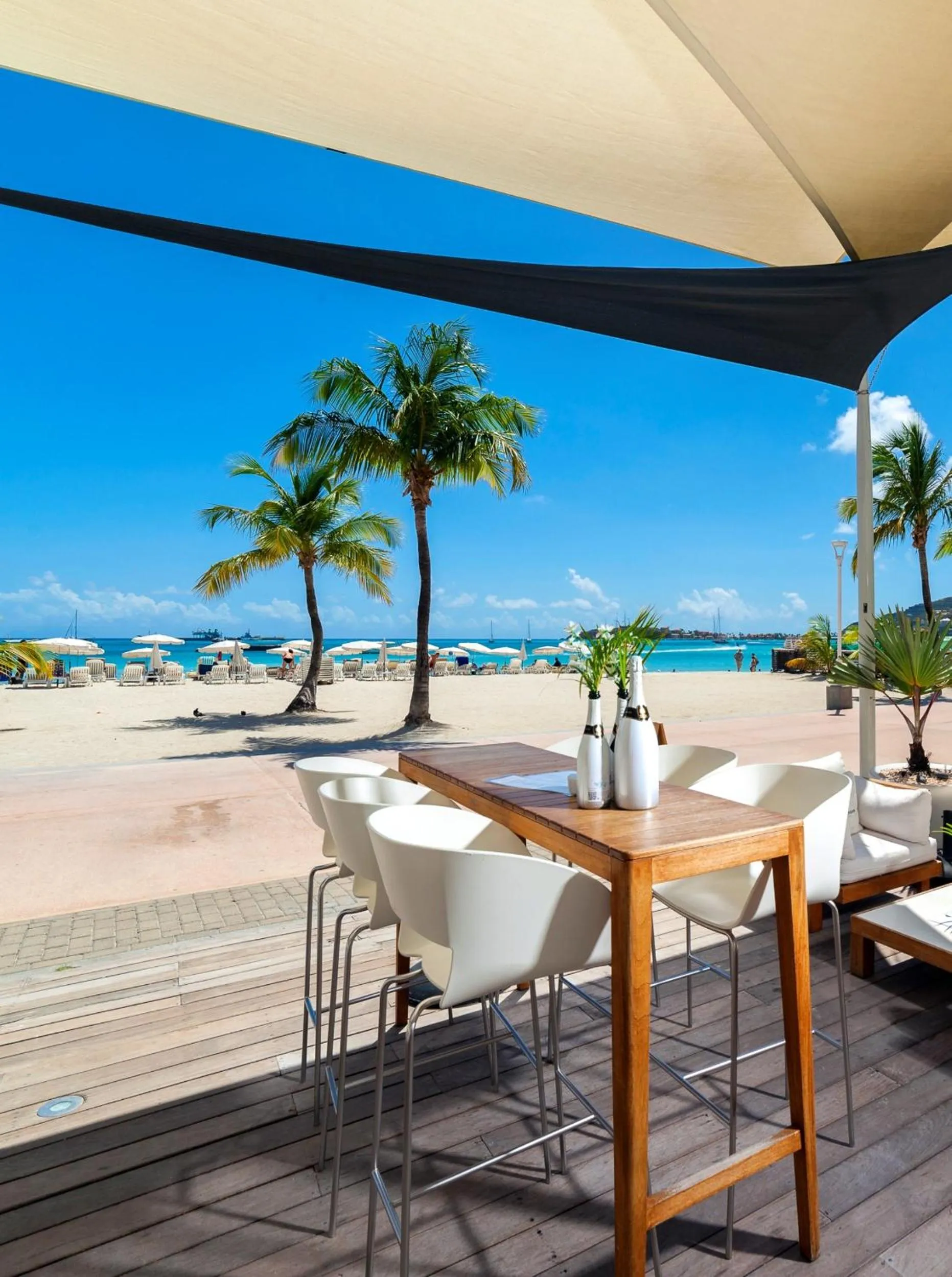 Restaurant/places to eat in Holland House Beach Hotel
