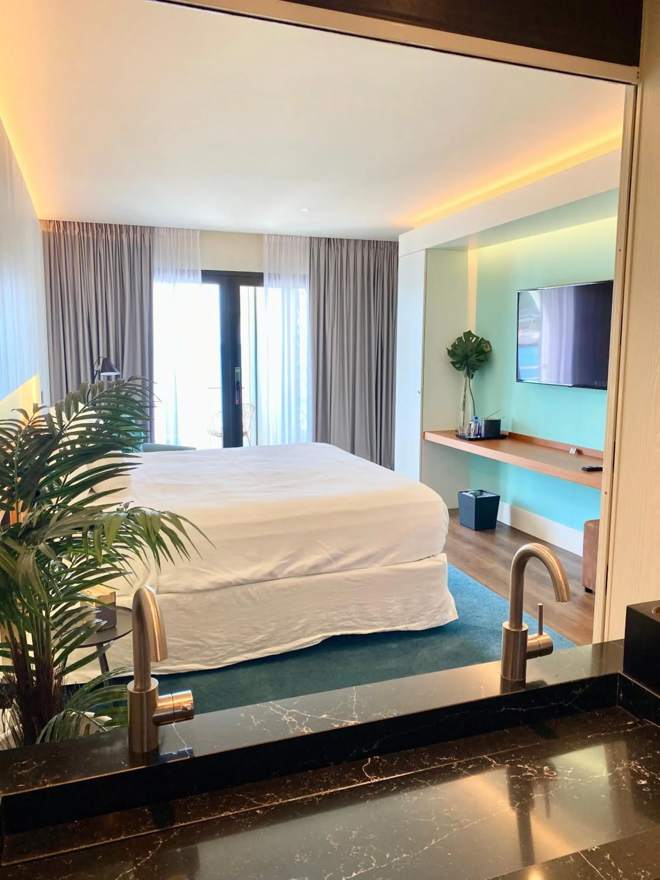 Presidential Suite in Holland House Beach Hotel Presidential Suite in Holland House Beach Hotel