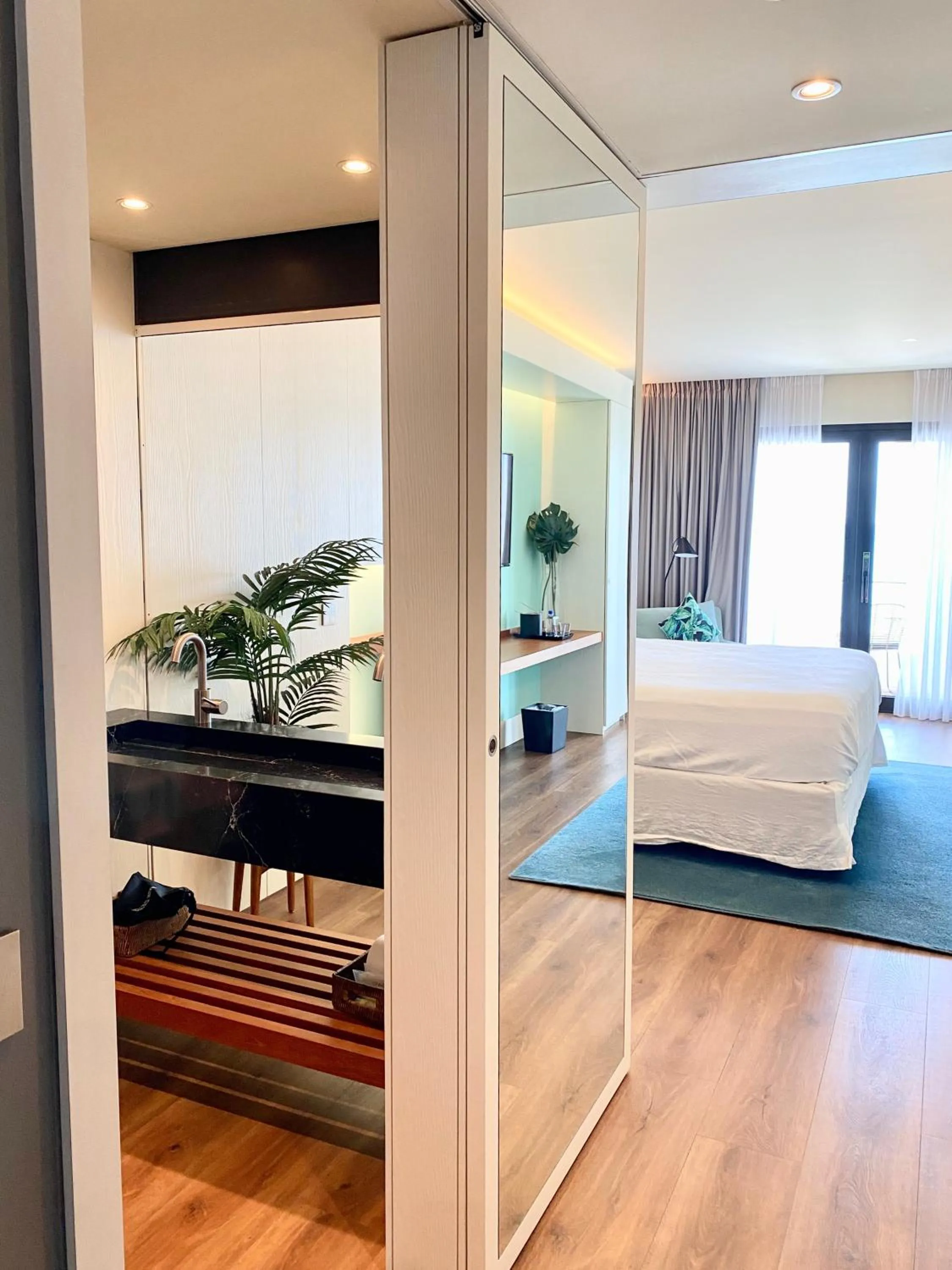 View (from property/room), Bed in Holland House Beach Hotel