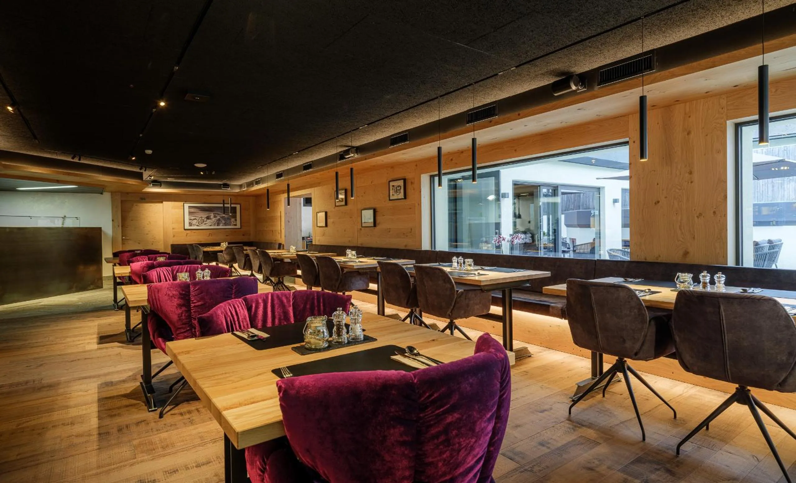 Restaurant/places to eat in Hotel La Reserve