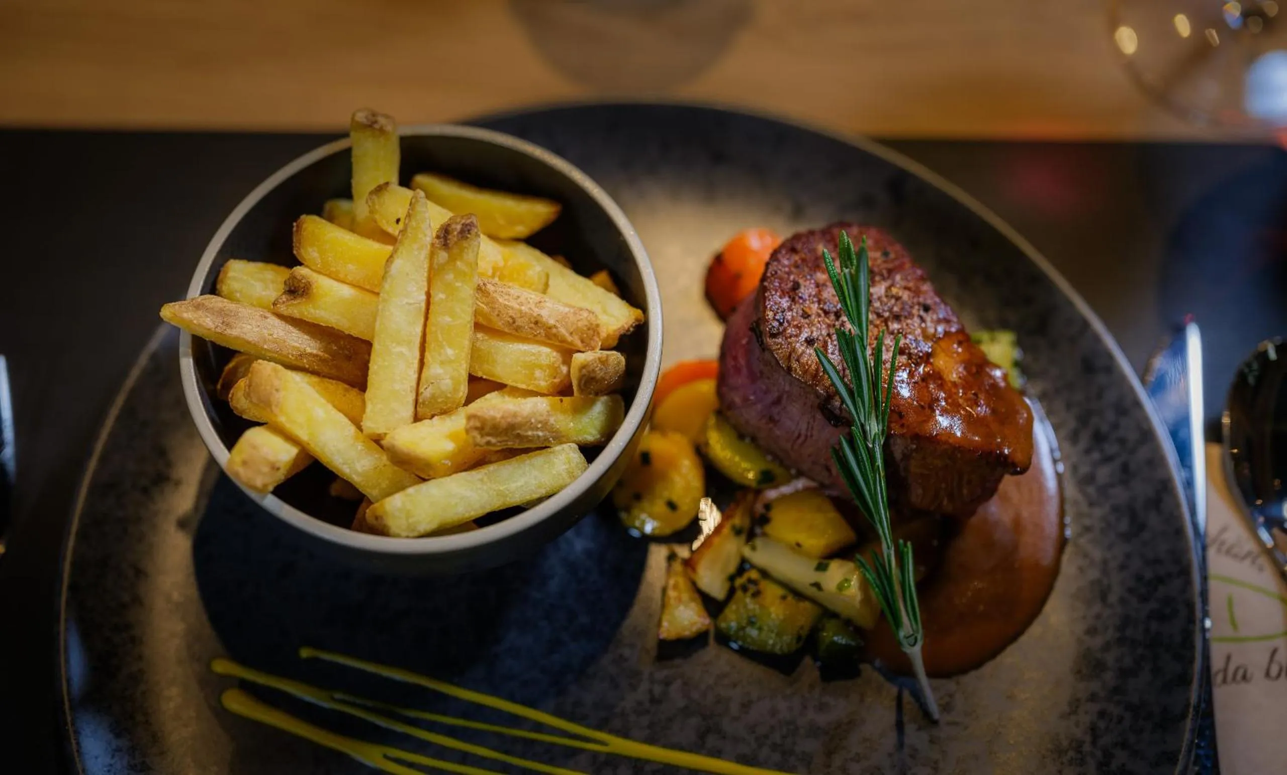 Restaurant/places to eat in Hotel La Reserve