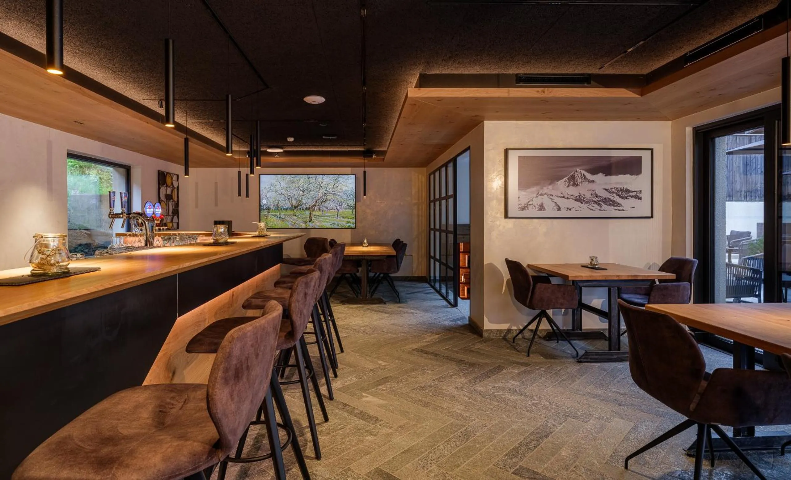 Restaurant/places to eat in Hotel La Reserve