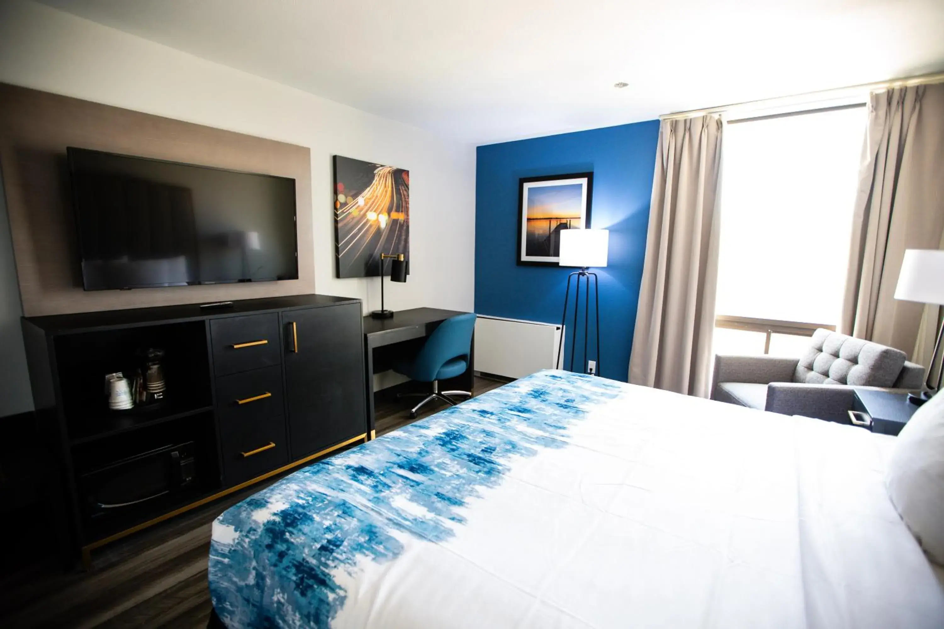 Deluxe King Room in La Quinta by Wyndham Dallas I-35 Walnut Hill Ln Deluxe King Room in La Quinta by Wyndham Dallas I-35 Walnut Hill Ln