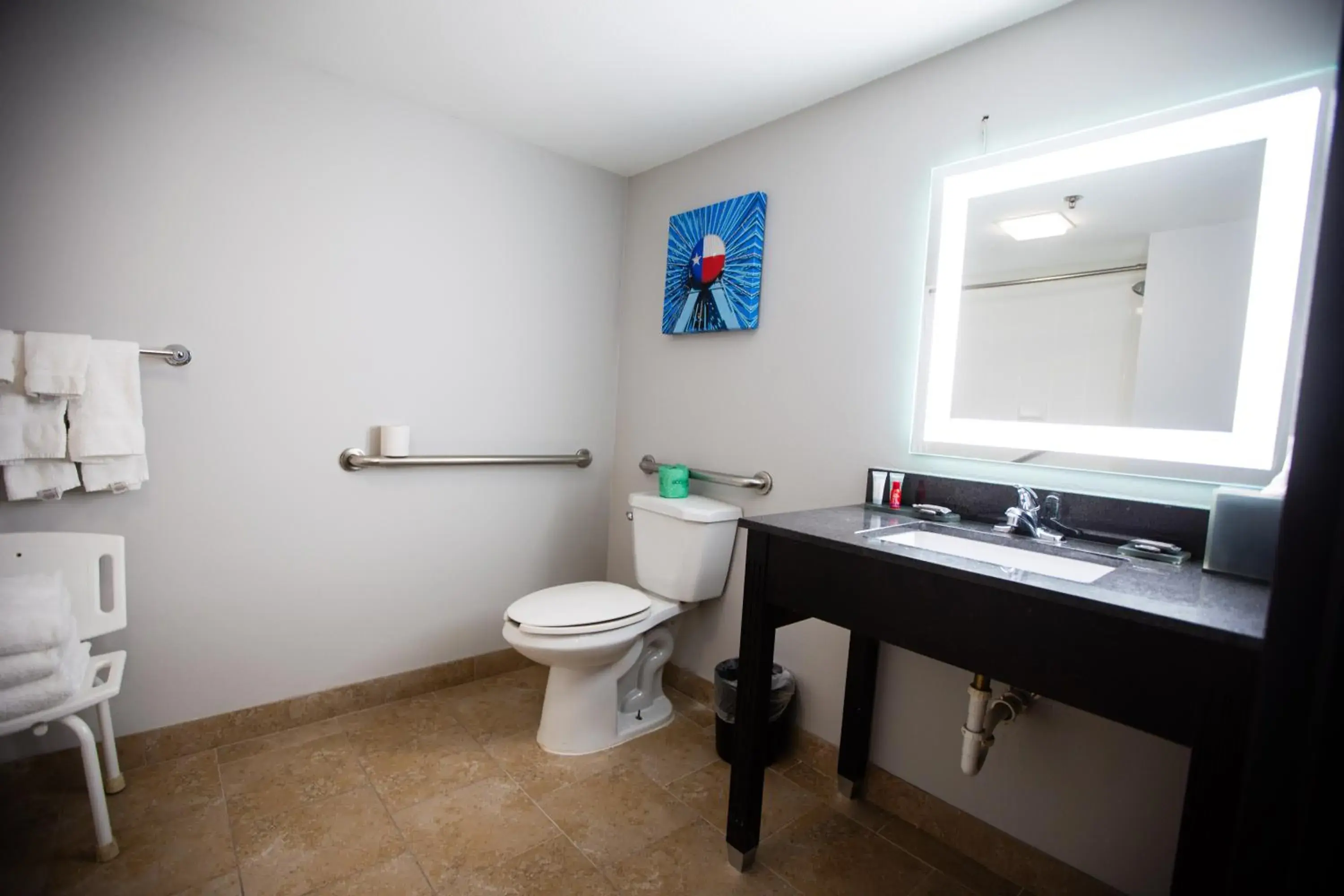 King Room with Bath Tub - Mobility/Hearing Accessible - Non-Smoking in La Quinta by Wyndham Dallas I-35 Walnut Hill Ln King Room with Bath Tub - Mobility/Hearing Accessible - Non-Smoking in La Quinta by Wyndham Dallas I-35 Walnut Hill Ln