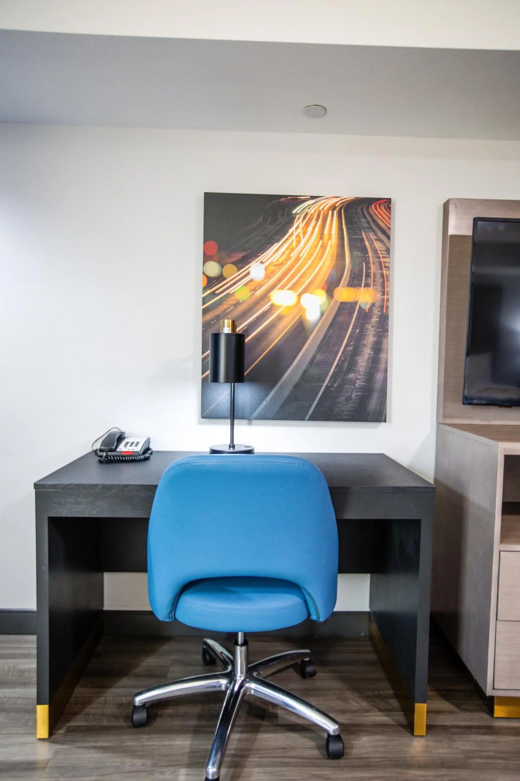 TV and multimedia in La Quinta by Wyndham Dallas I-35 Walnut Hill Ln