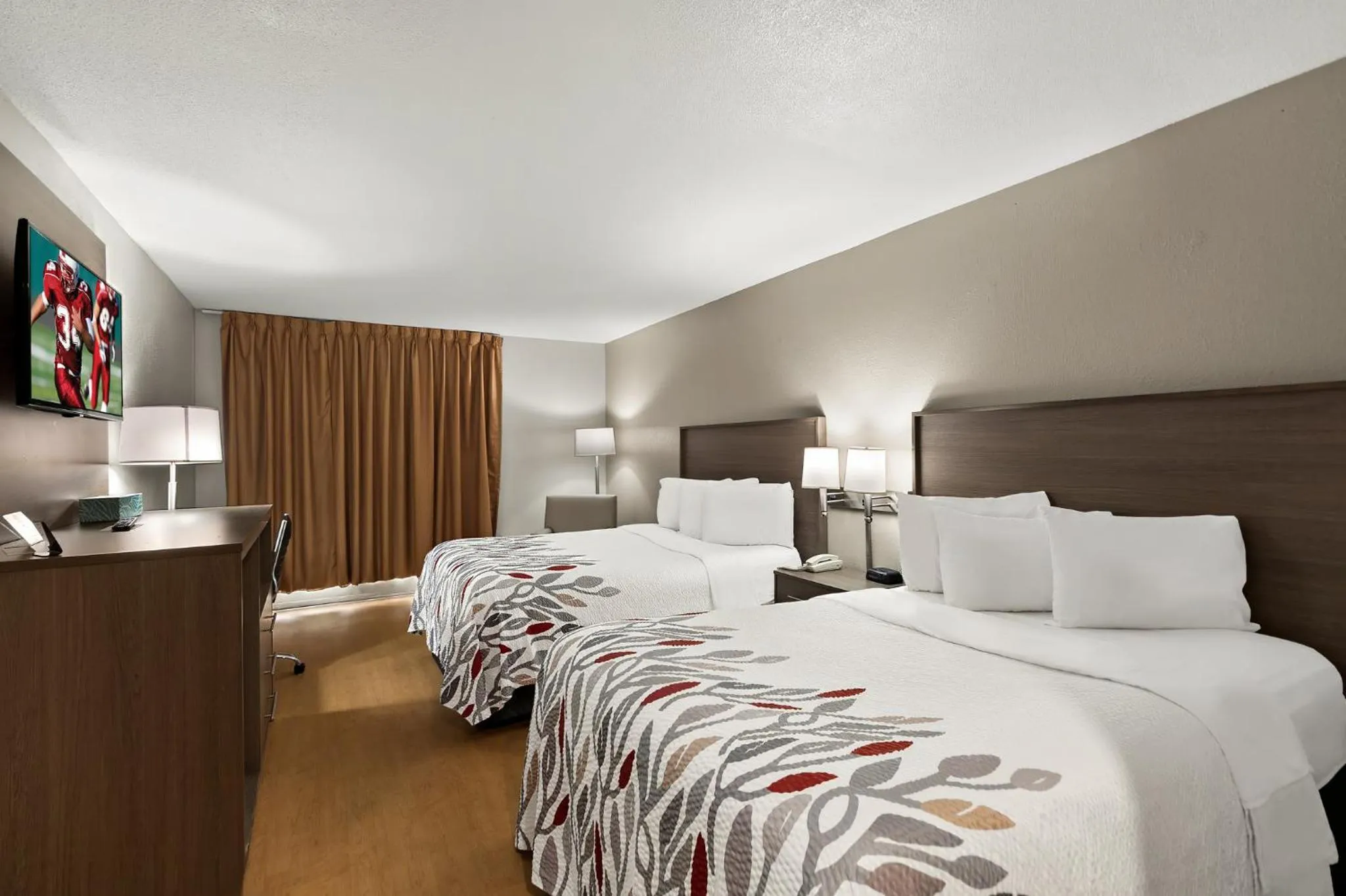 Bedroom, Bed in Red Roof Inn Martinsburg