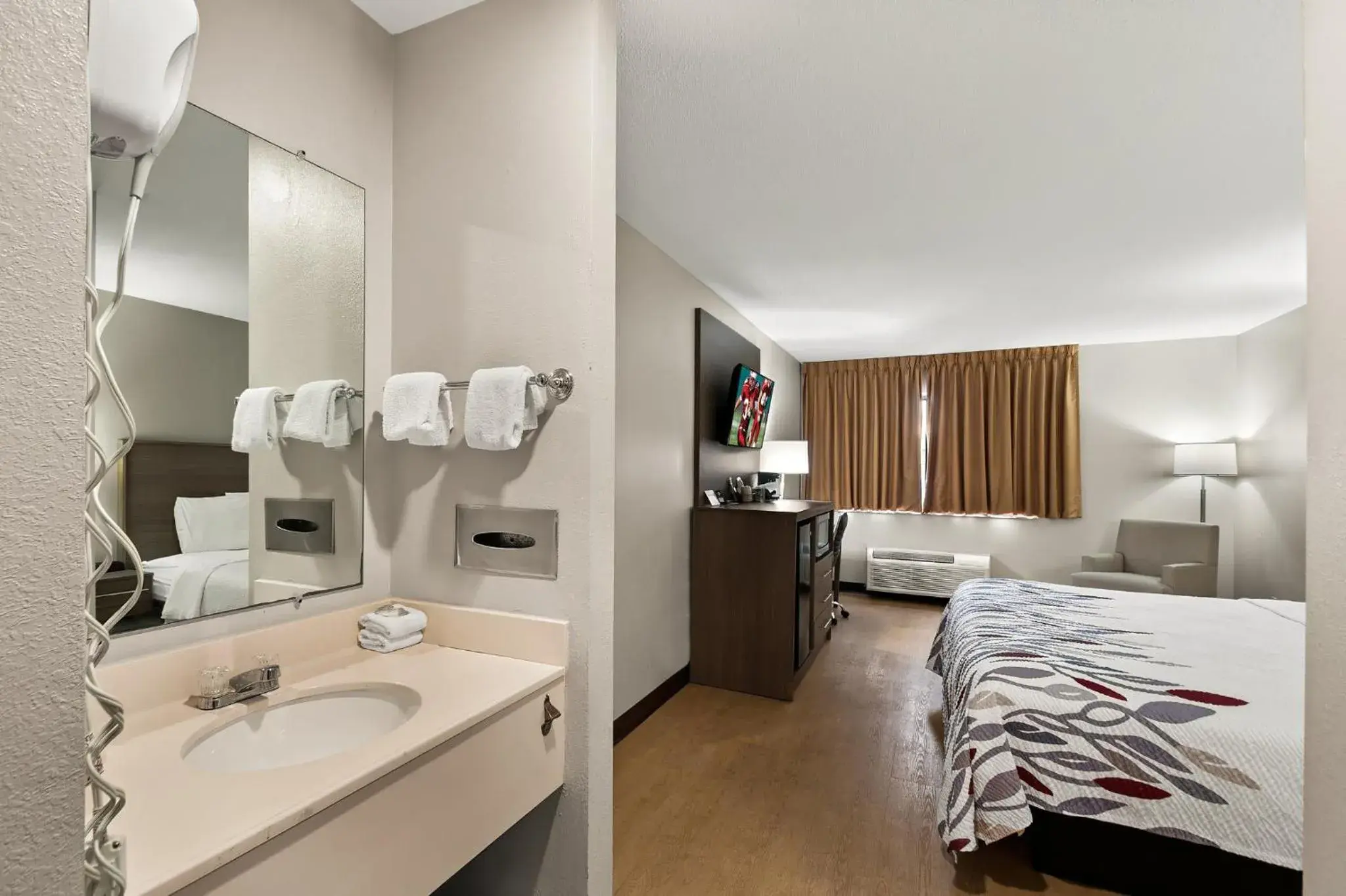 Bedroom, Bed in Red Roof Inn Martinsburg Bedroom, Bed in Red Roof Inn Martinsburg