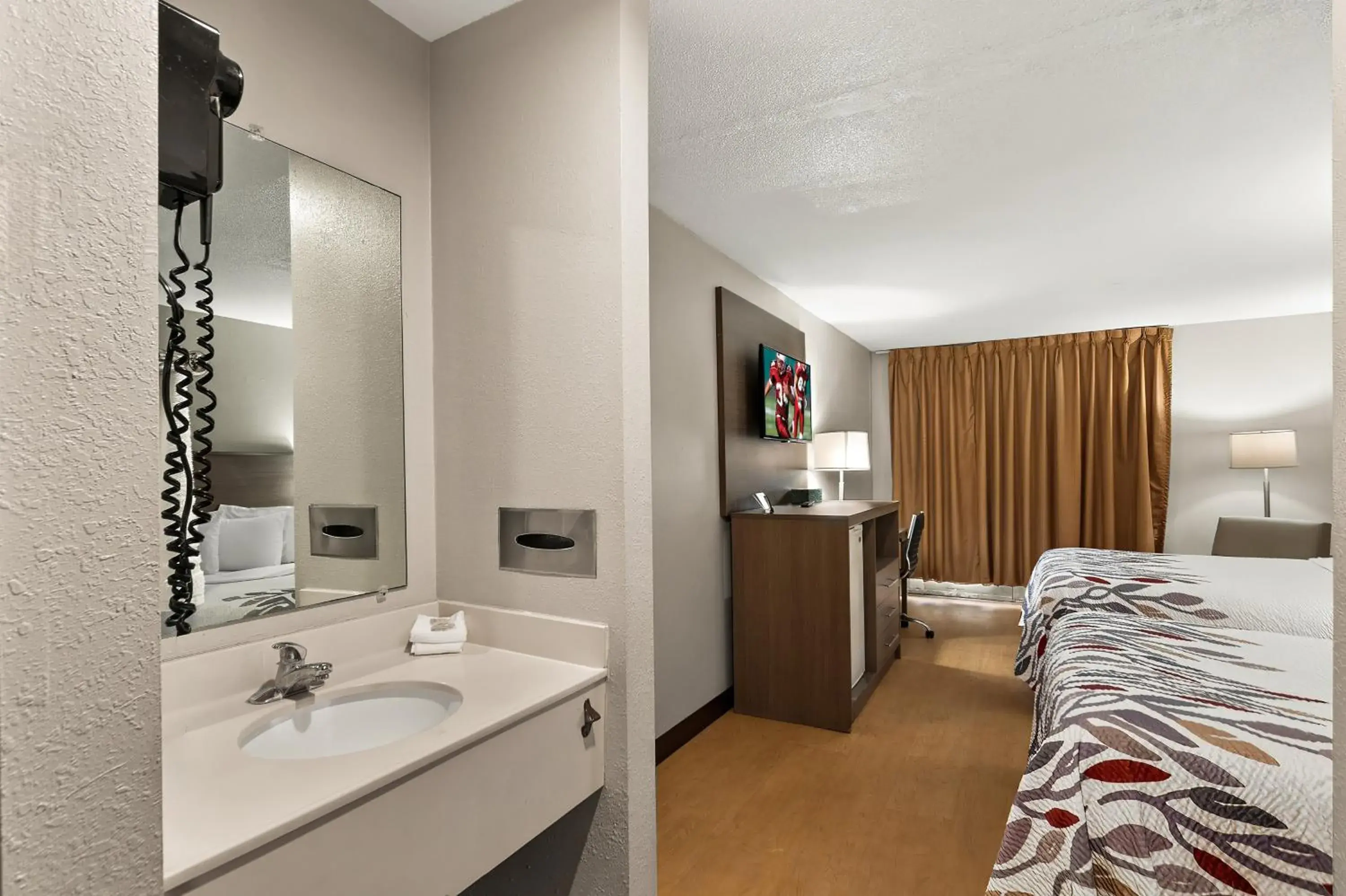 Bedroom, Bed in Red Roof Inn Martinsburg Bedroom, Bed in Red Roof Inn Martinsburg