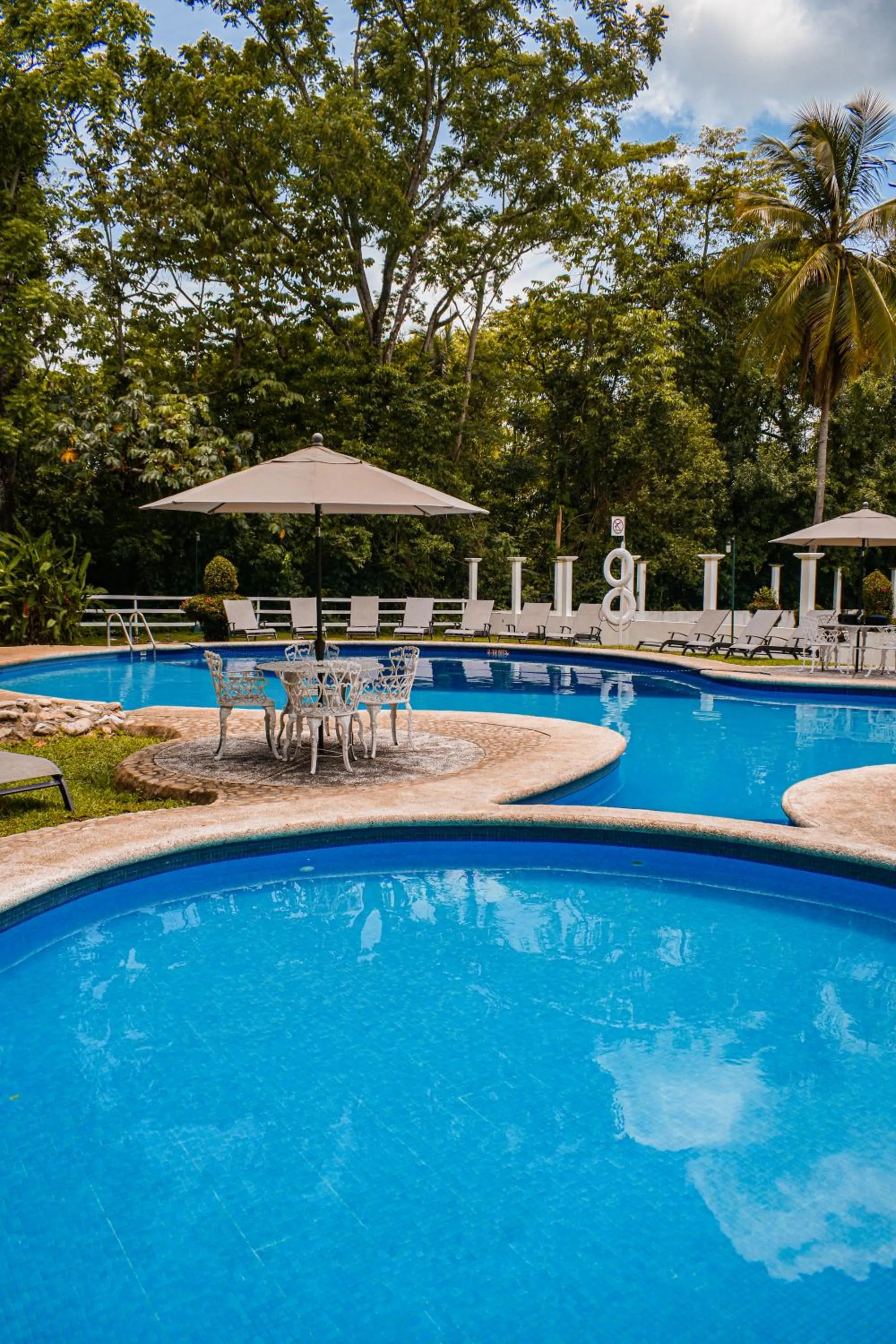 Pool view in Hotel Nututun Palenque