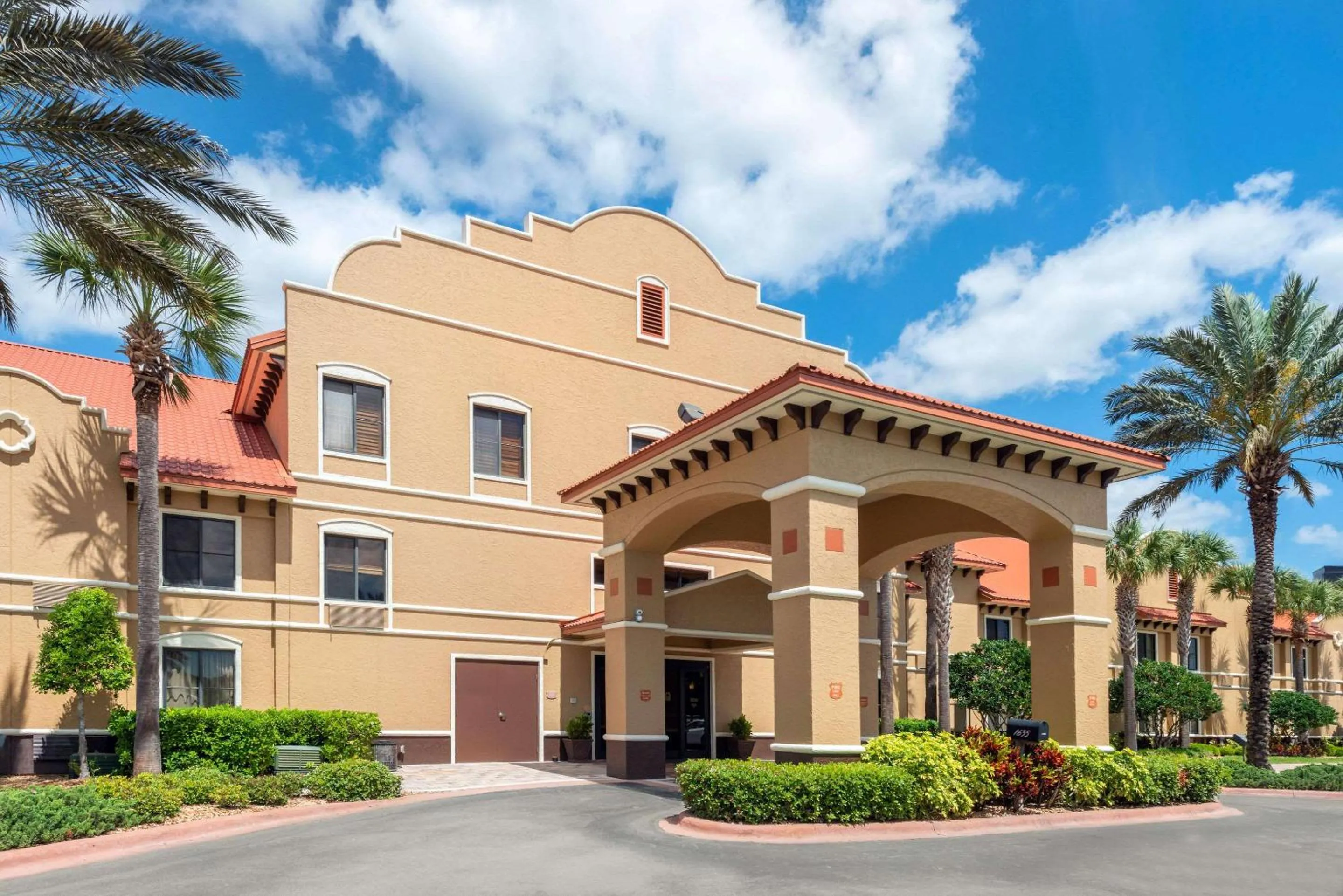 Property building in Clarion Inn Ormond Beach at Destination Daytona