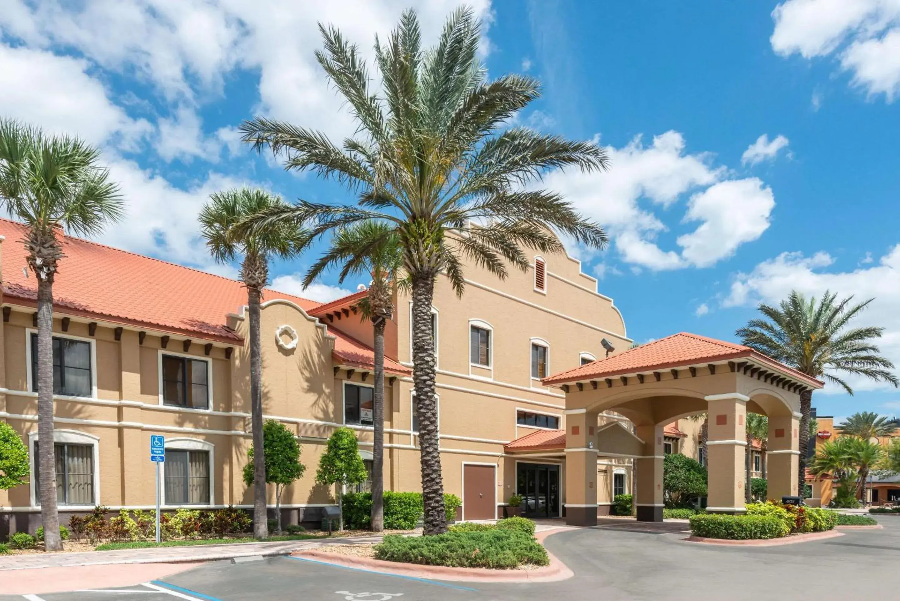 Property building in Clarion Inn Ormond Beach at Destination Daytona Property building in Clarion Inn Ormond Beach at Destination Daytona