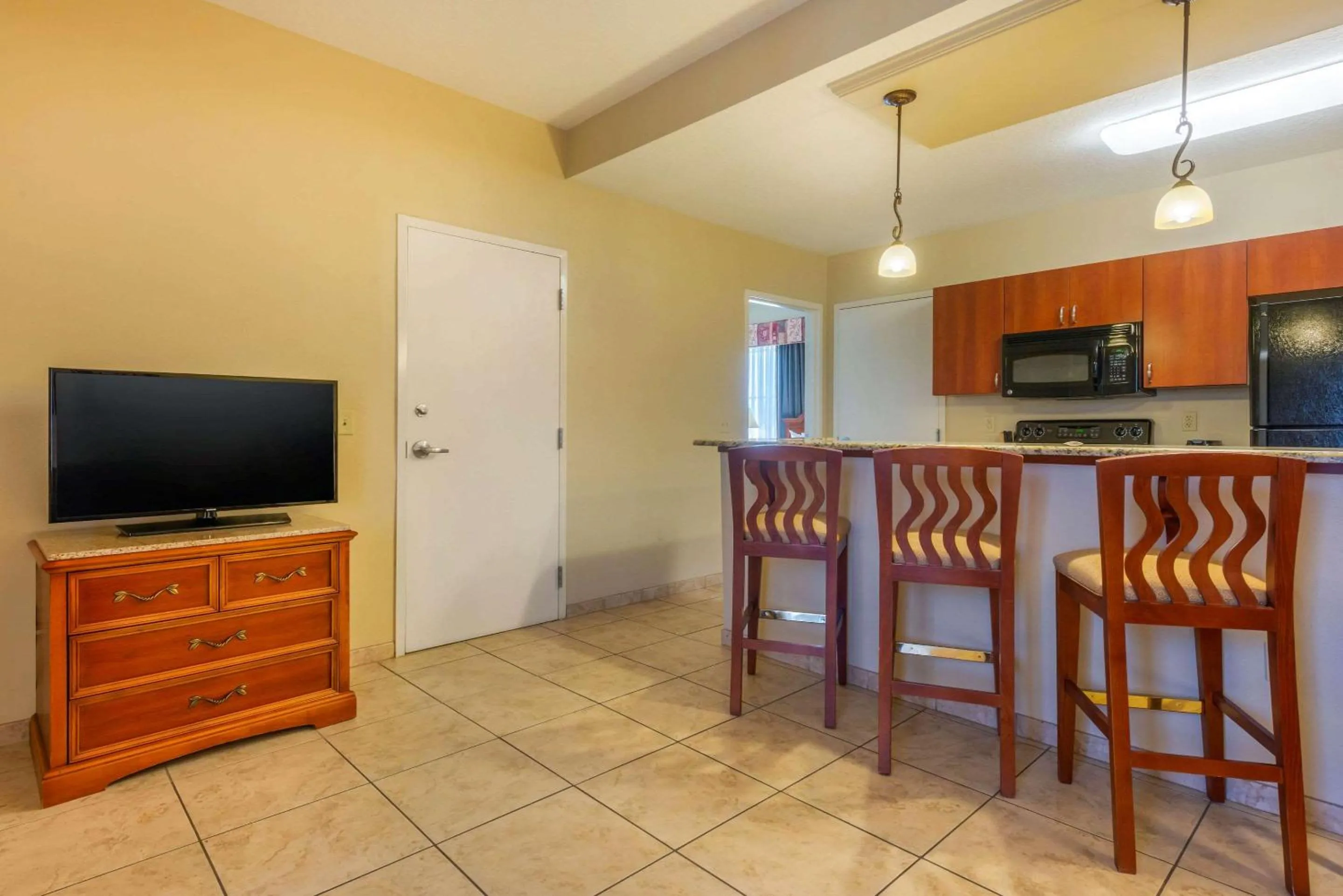 Photo of the whole room in Clarion Inn Ormond Beach at Destination Daytona