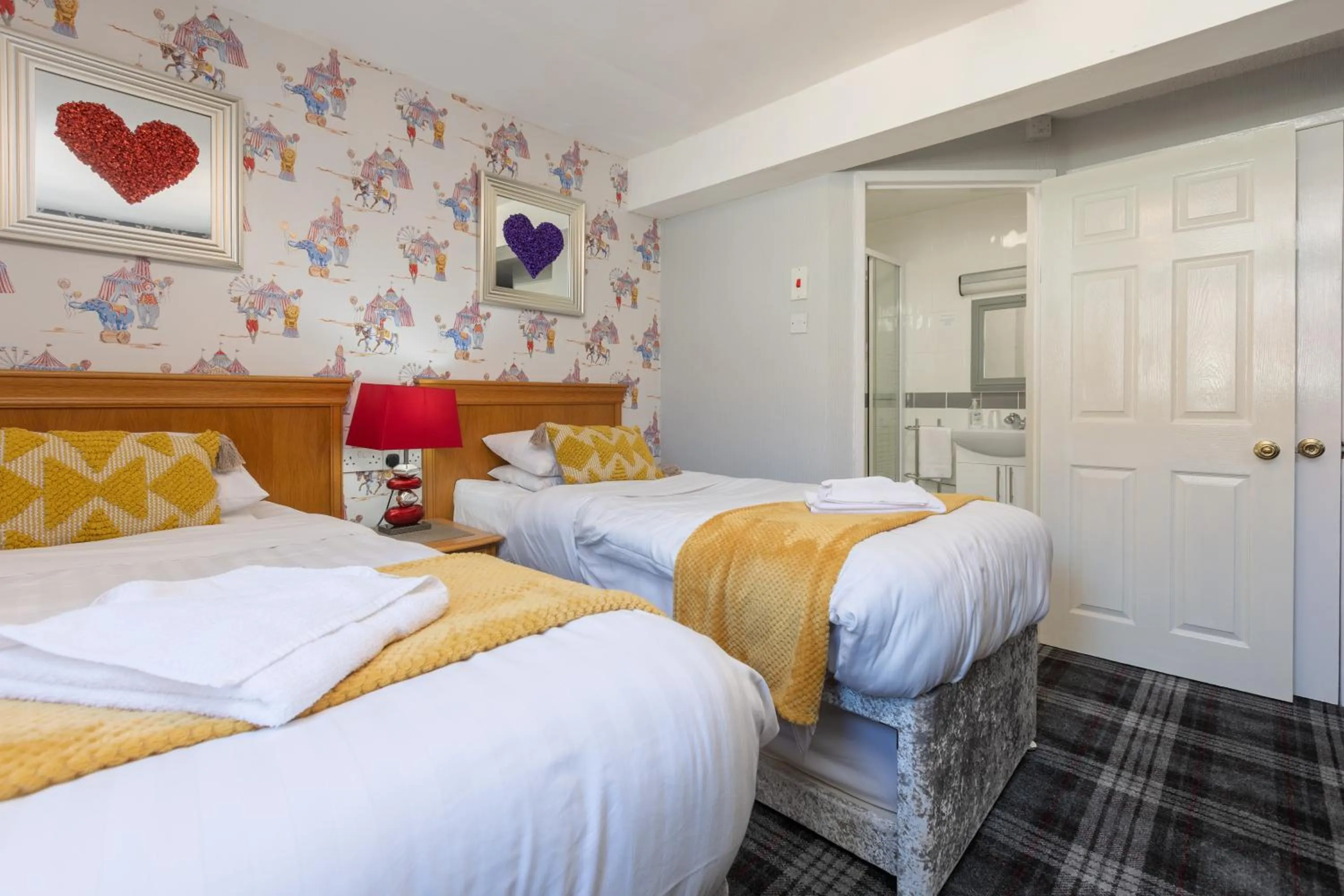 Bed in Adelaide Lodge - Town Centre - Opposite Winter Gardens