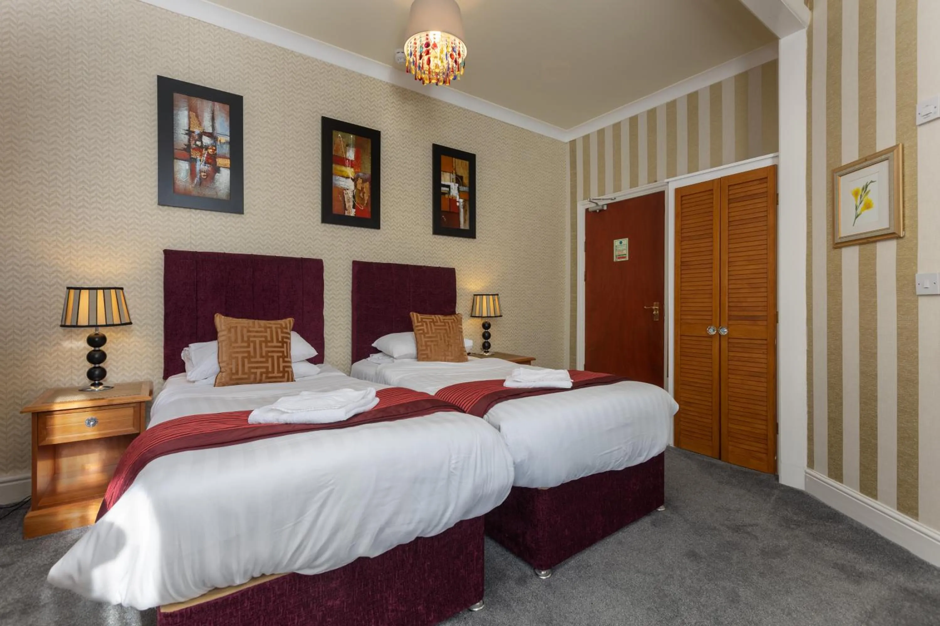 Bed in Adelaide Lodge - Town Centre - Opposite Winter Gardens