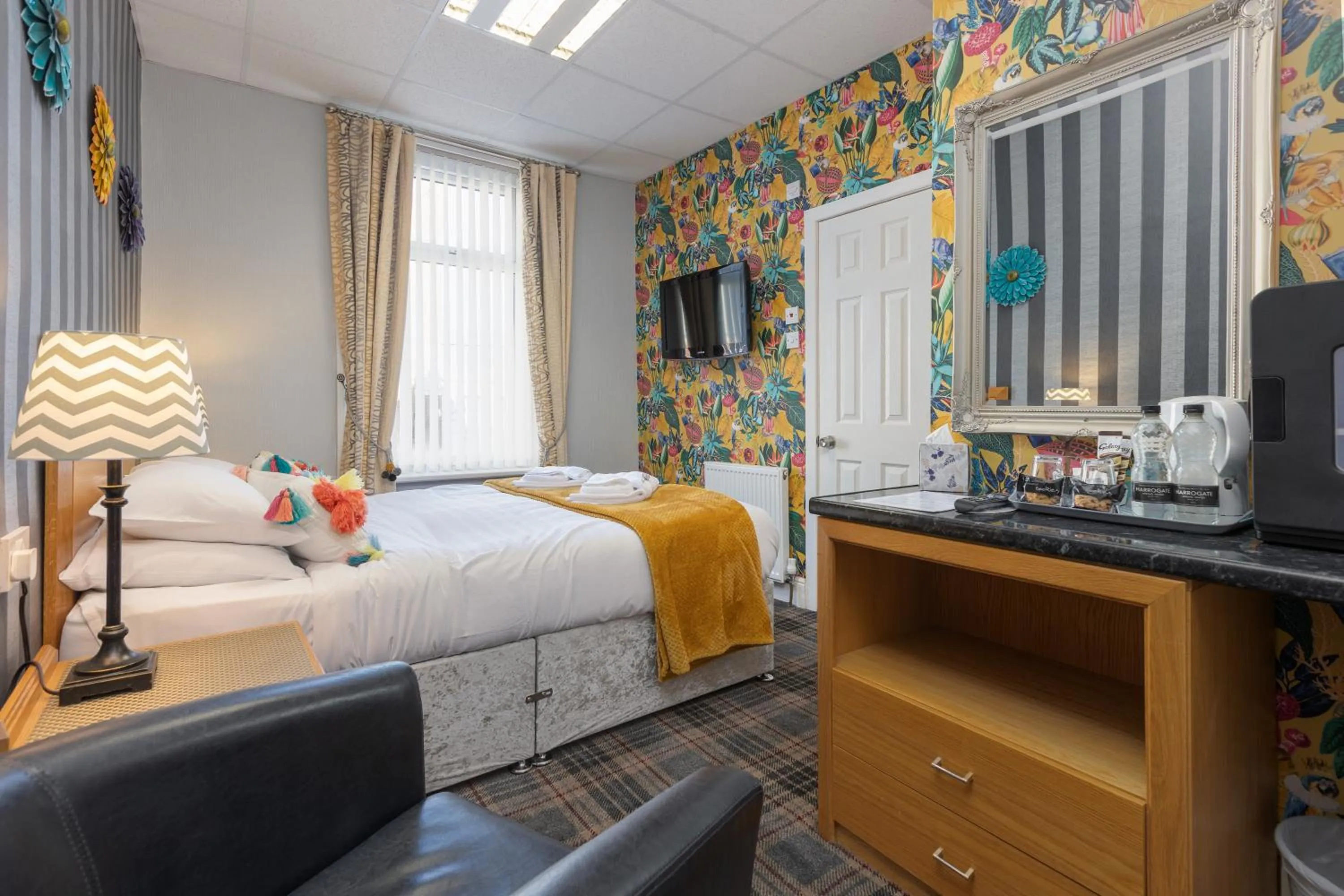 Bed in Adelaide Lodge - Town Centre - Opposite Winter Gardens