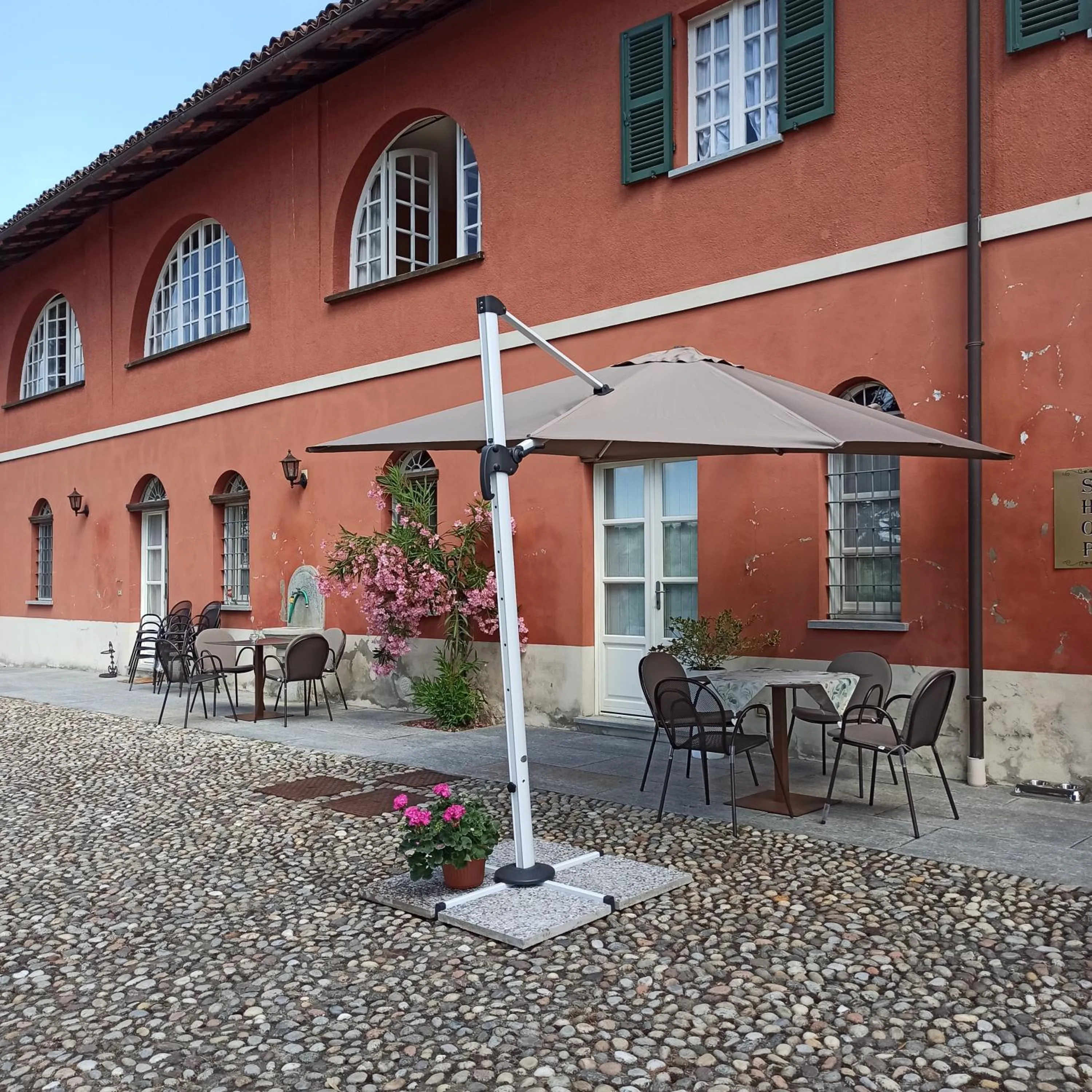 Property building in La Mondianese "House of Ruchè"