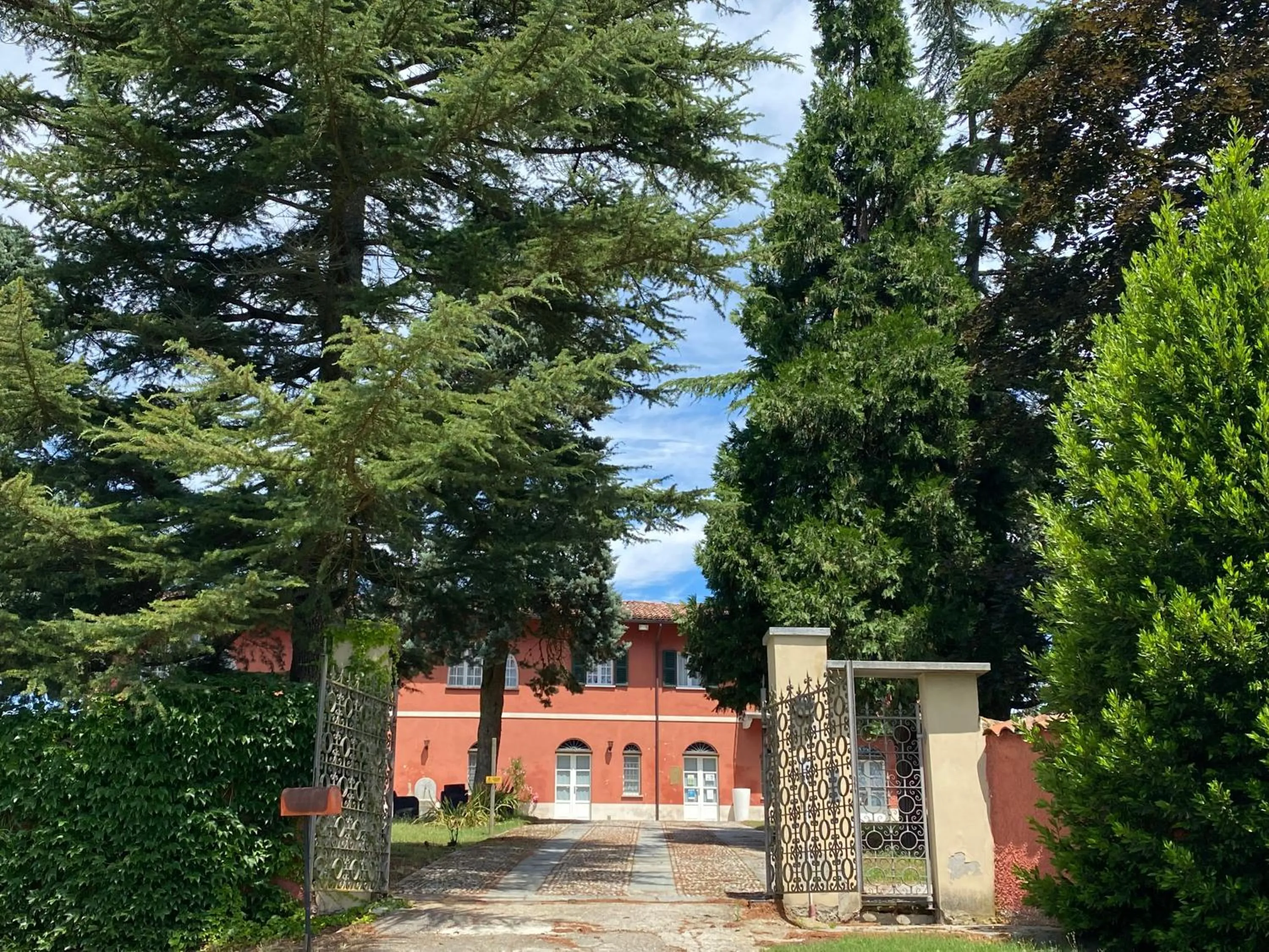 Property building in La Mondianese "House of Ruchè"