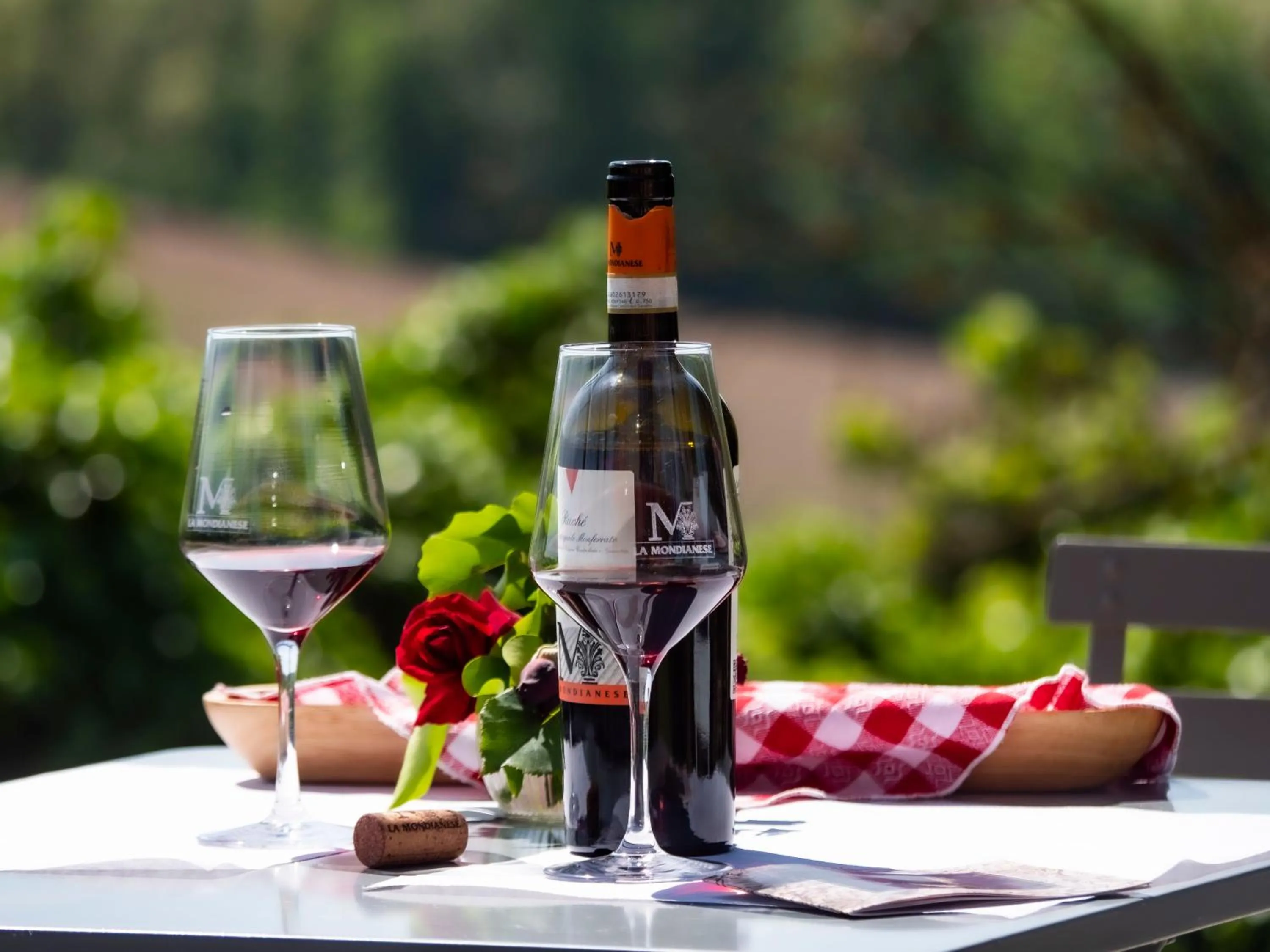 Alcoholic drinks in La Mondianese "House of Ruchè"