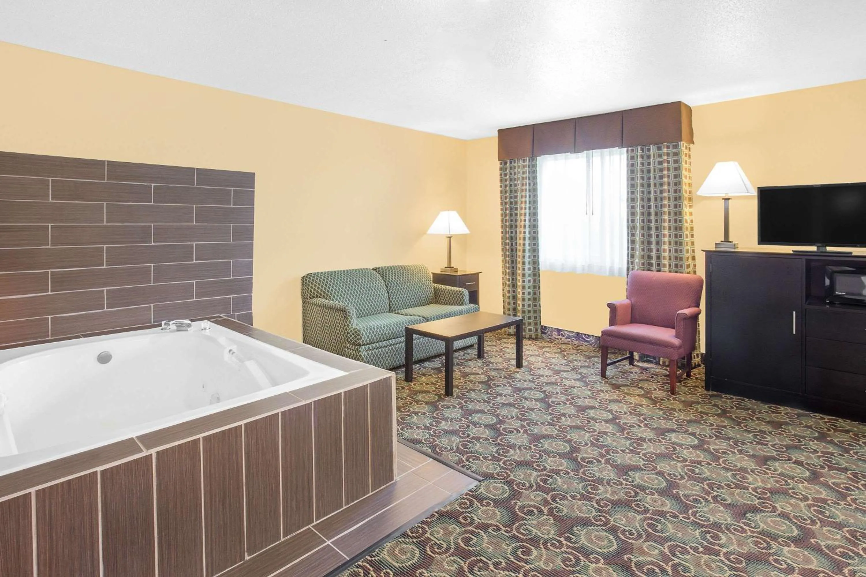 Photo of the whole room in Baymont by Wyndham Holland