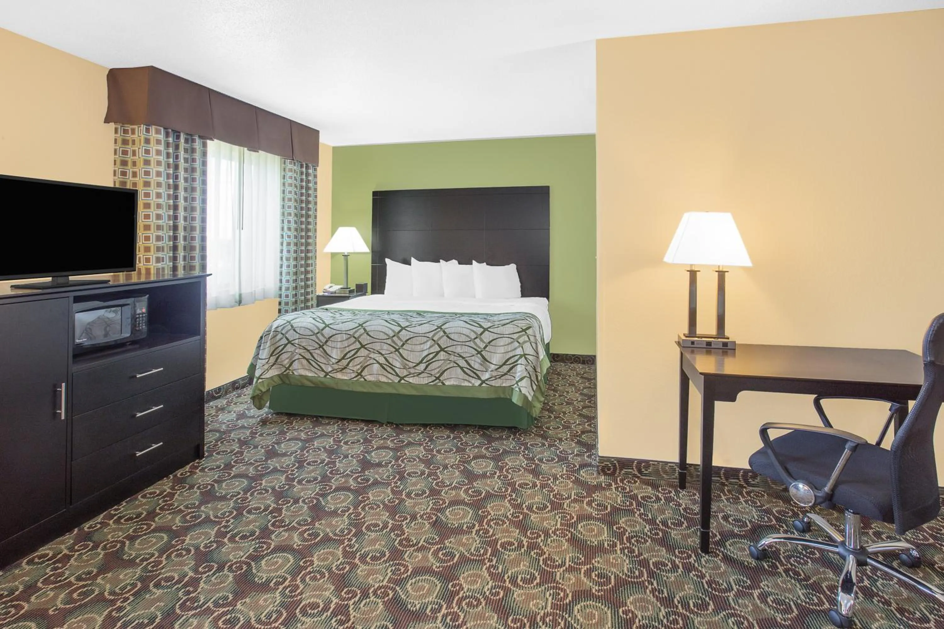 Bed in Baymont by Wyndham Holland