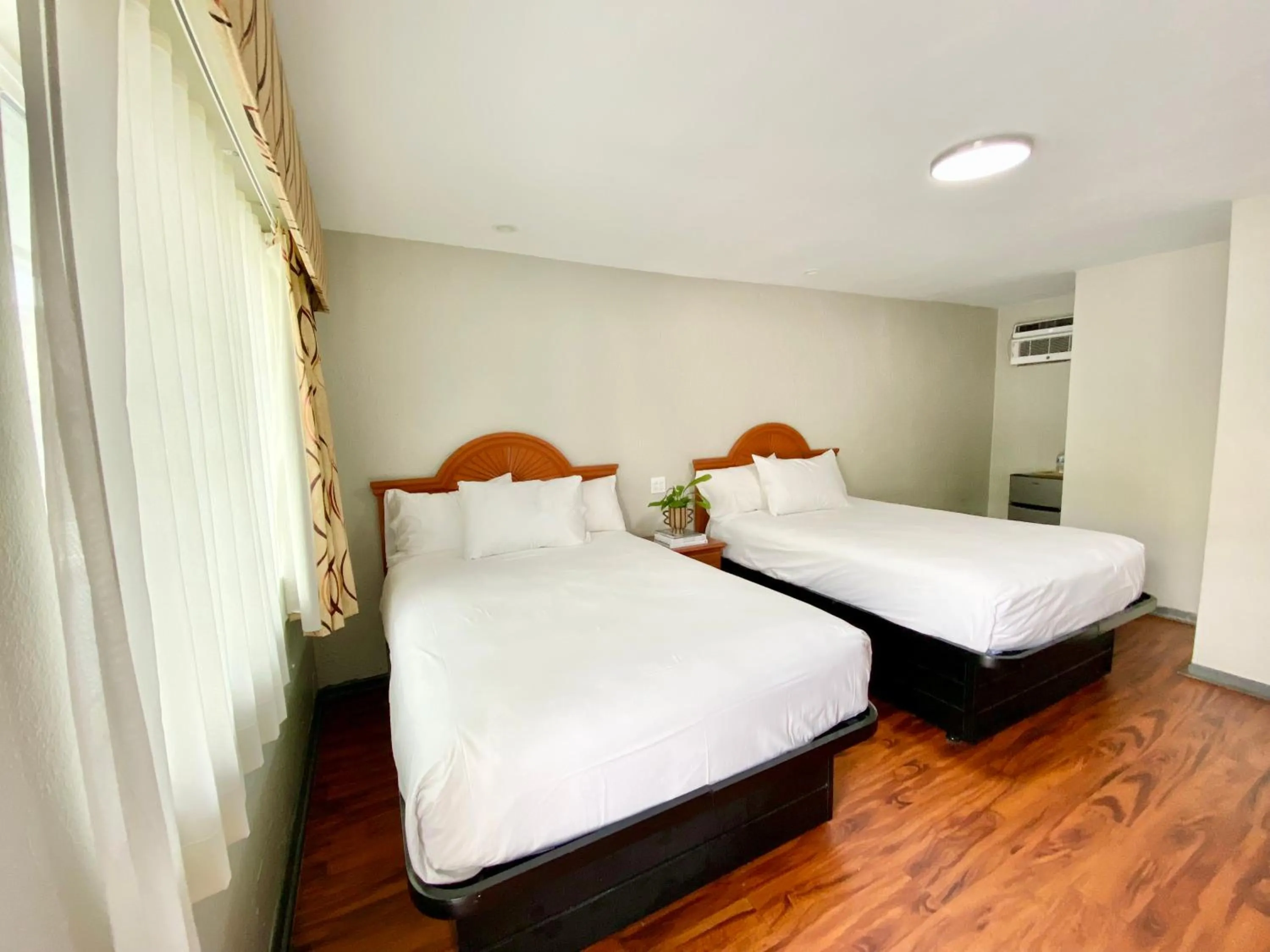 Double Room with Two Double Beds in Gainesville Lodge