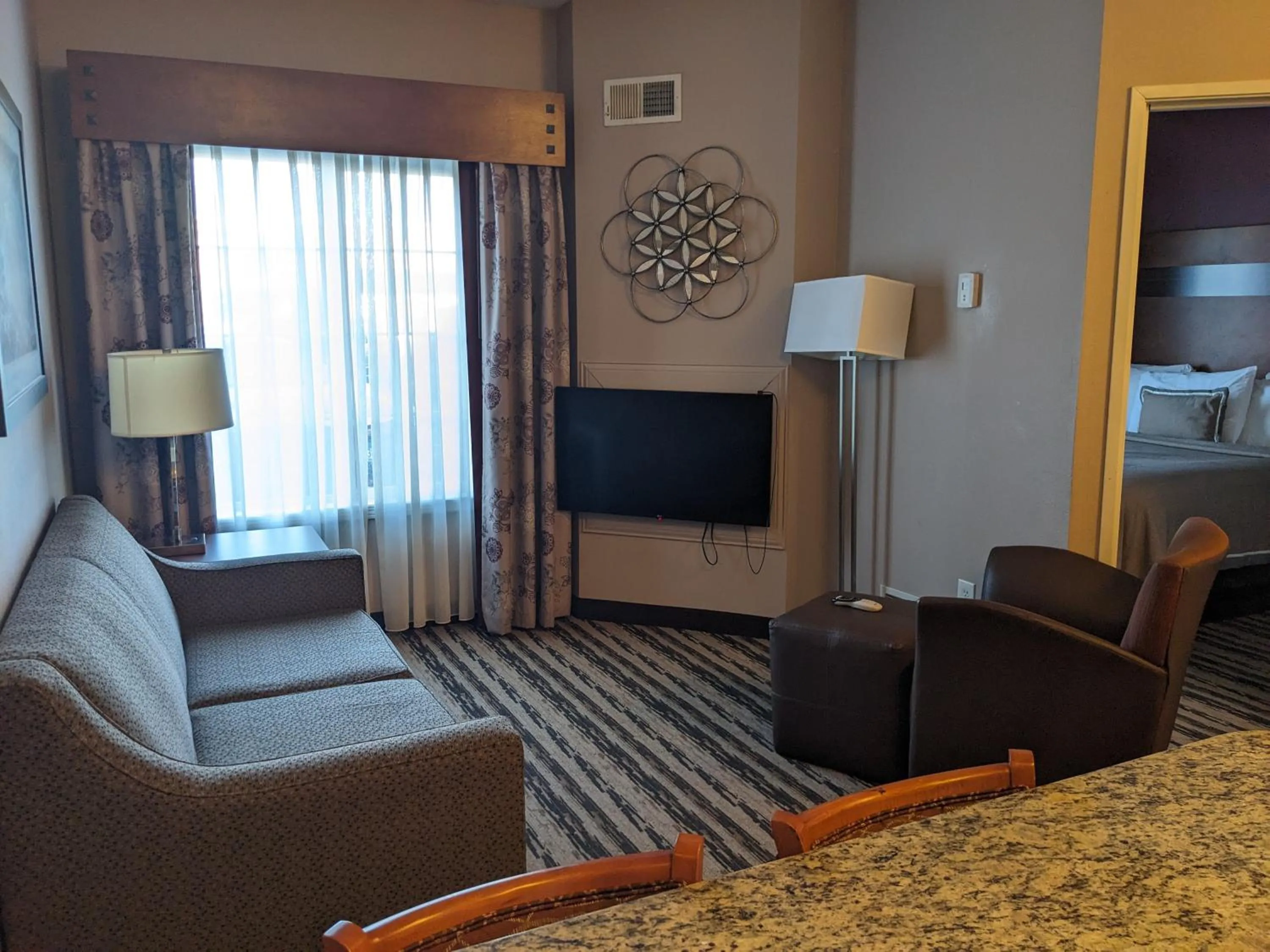 TV and multimedia in GrandStay Residential Suites Hotel