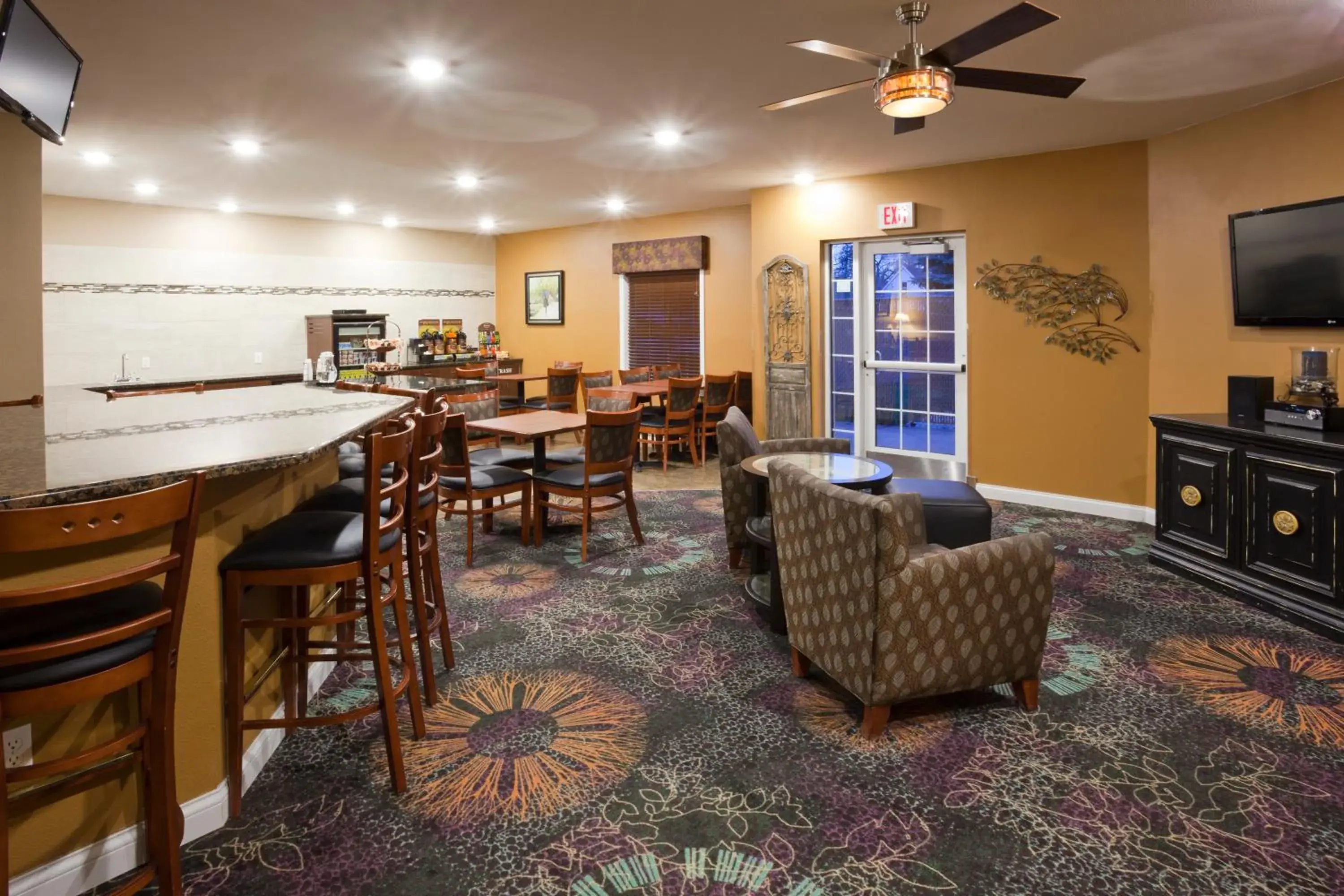 Lounge or bar in GrandStay Residential Suites Hotel Lounge or bar in GrandStay Residential Suites Hotel
