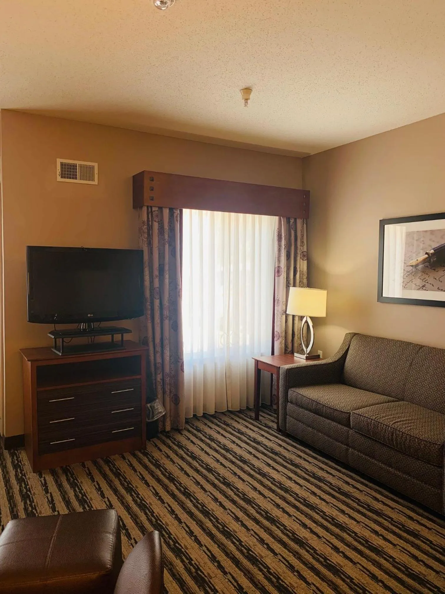 TV and multimedia in GrandStay Residential Suites Hotel