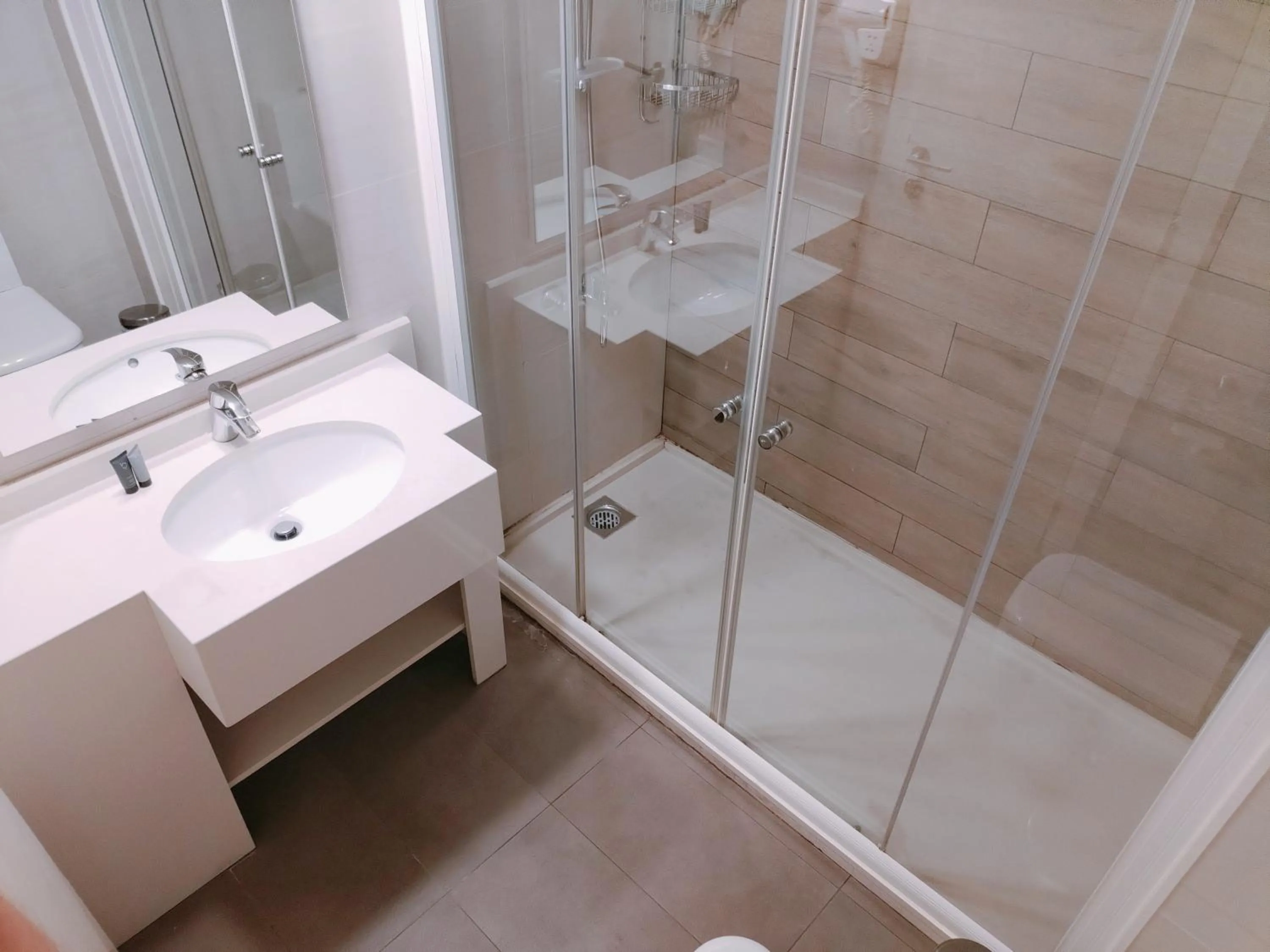 Shower in Mateus Hotel