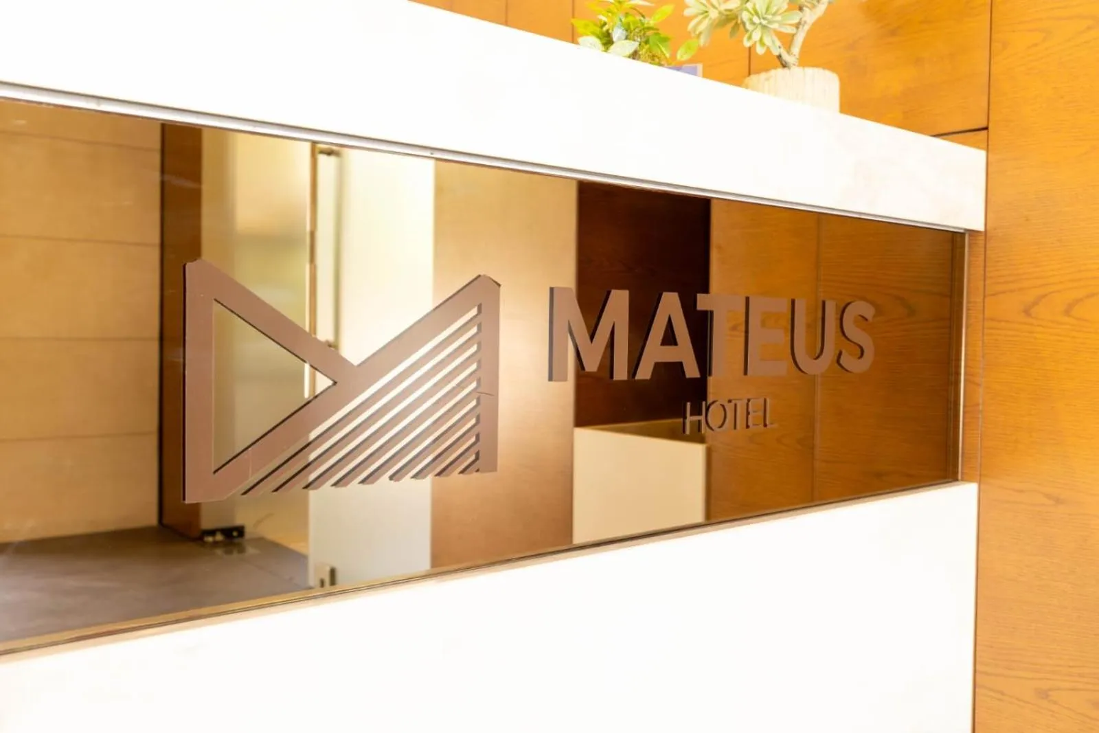 Logo/Certificate/Sign in Mateus Hotel