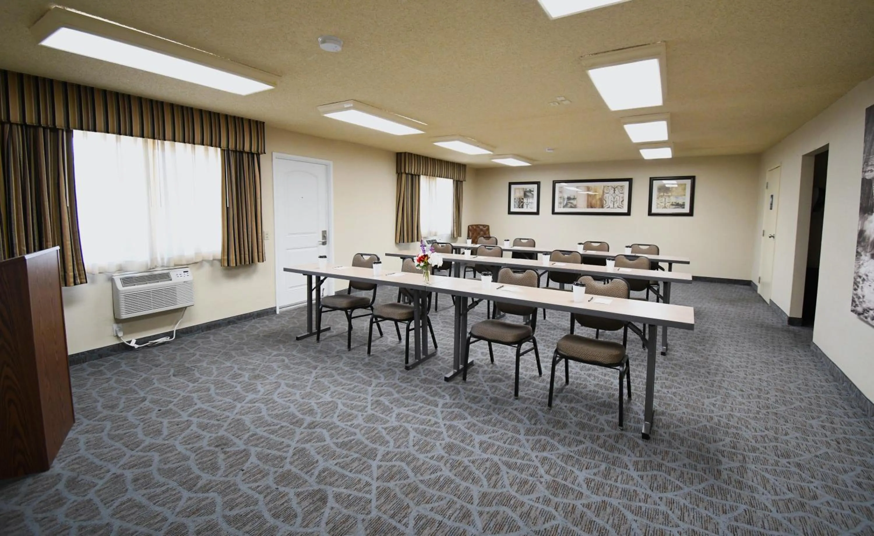 Meeting/conference room in Spyglass Inn
