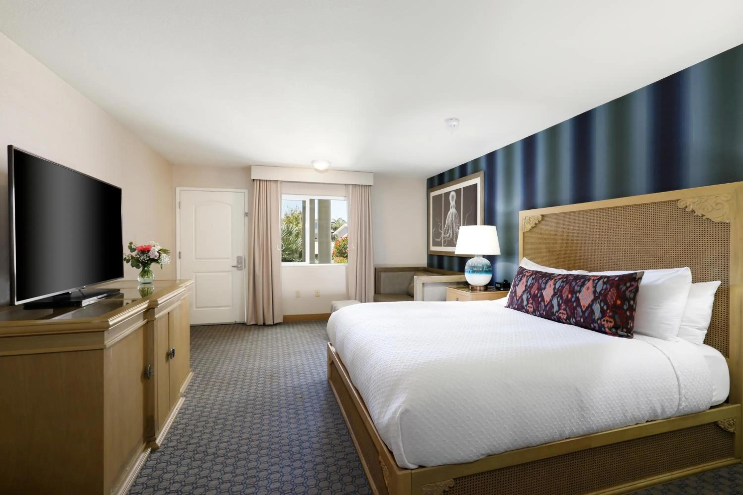 Bedroom, Bed in Spyglass Inn