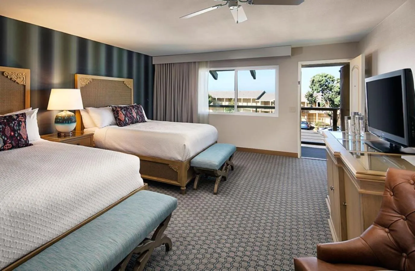 Bedroom, Bed in Spyglass Inn