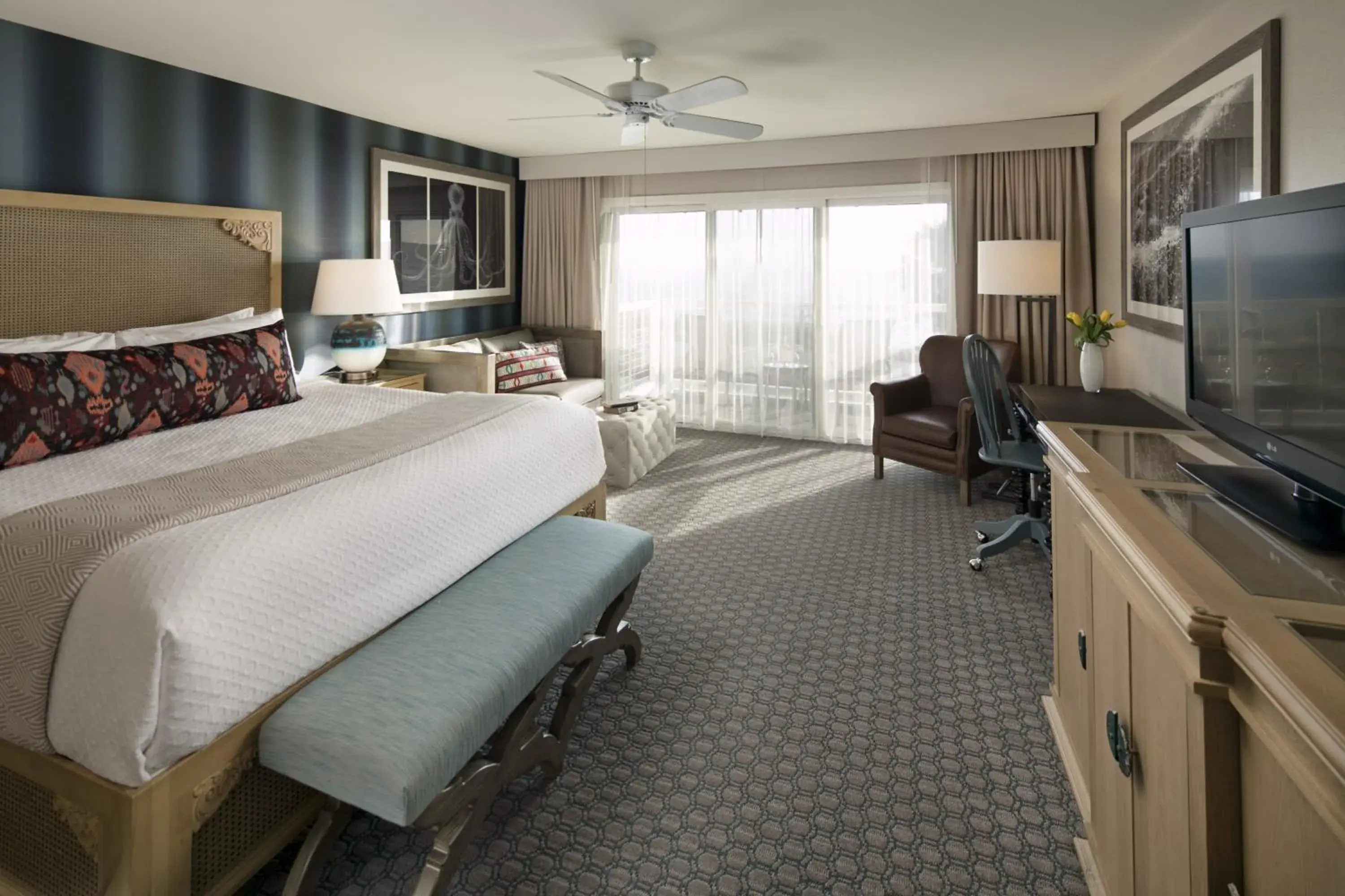 Photo of the whole room, Bed in Spyglass Inn Photo of the whole room, Bed in Spyglass Inn