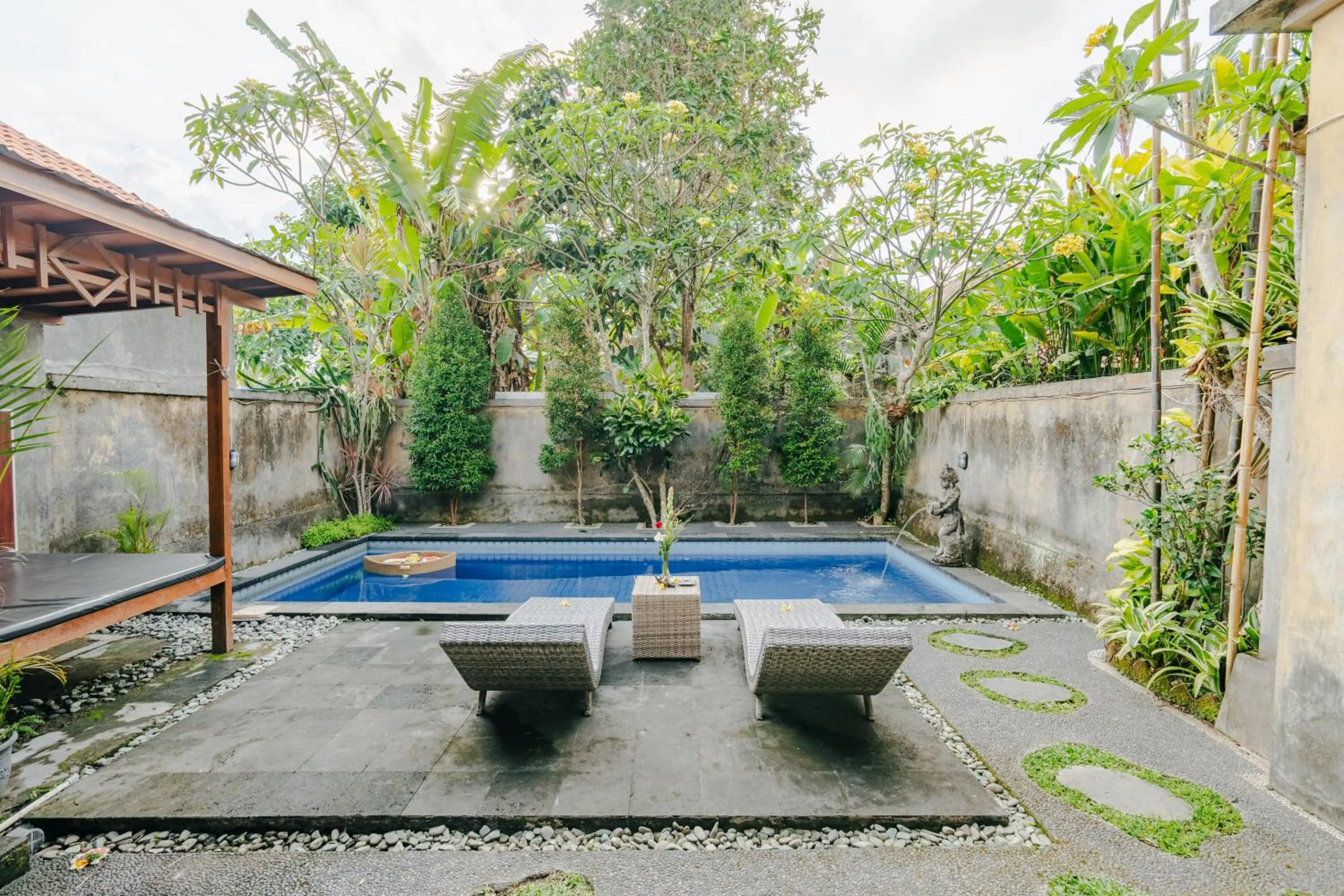 Swimming pool in Sebujan Grand Aurora