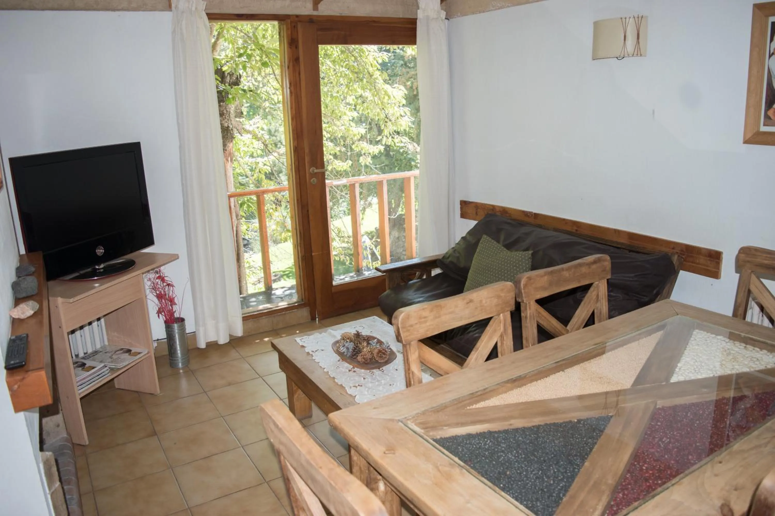 Communal lounge/ TV room in Cabañas Rucaleufu