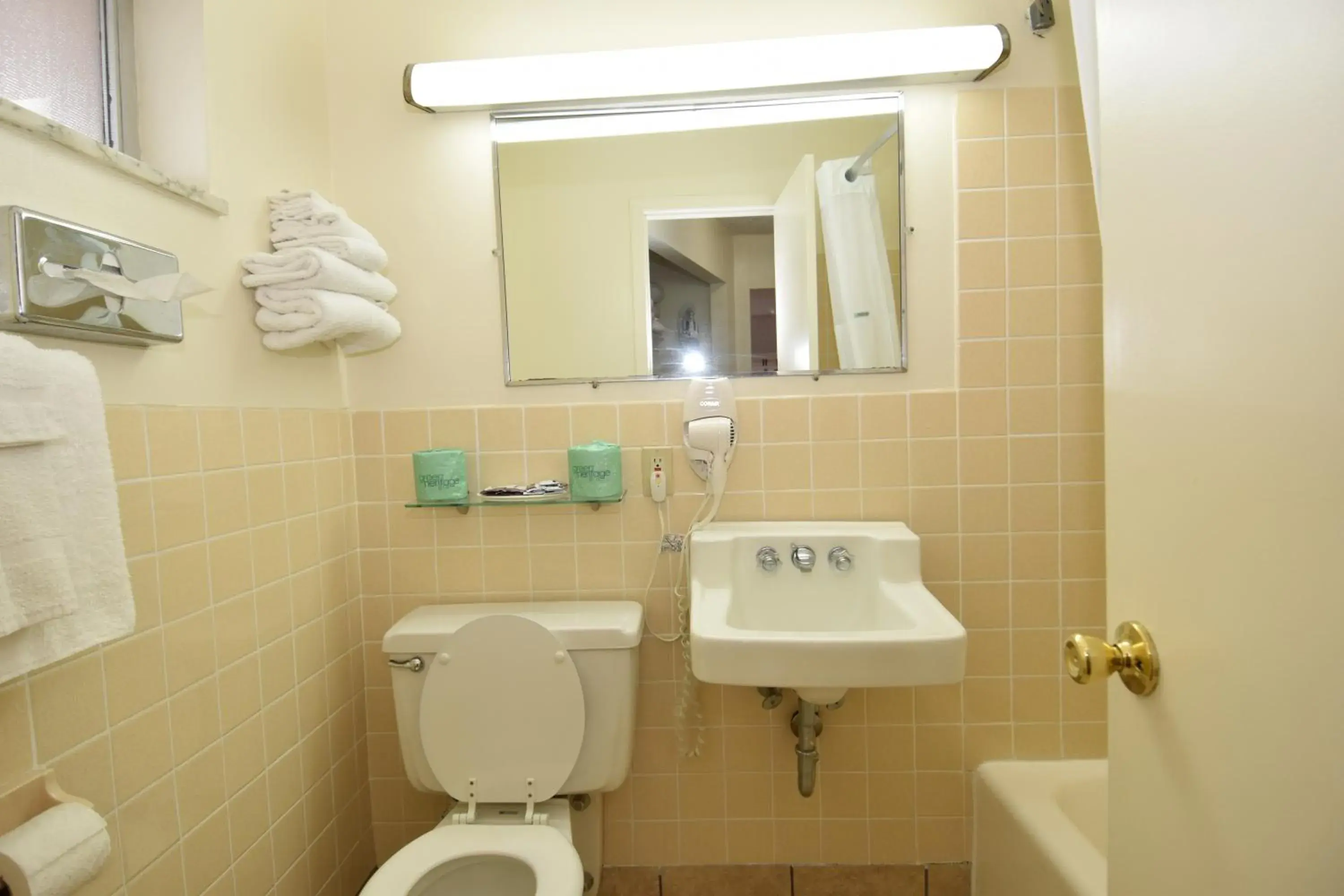 Toilet in Knights Inn Oswego East Toilet in Knights Inn Oswego East