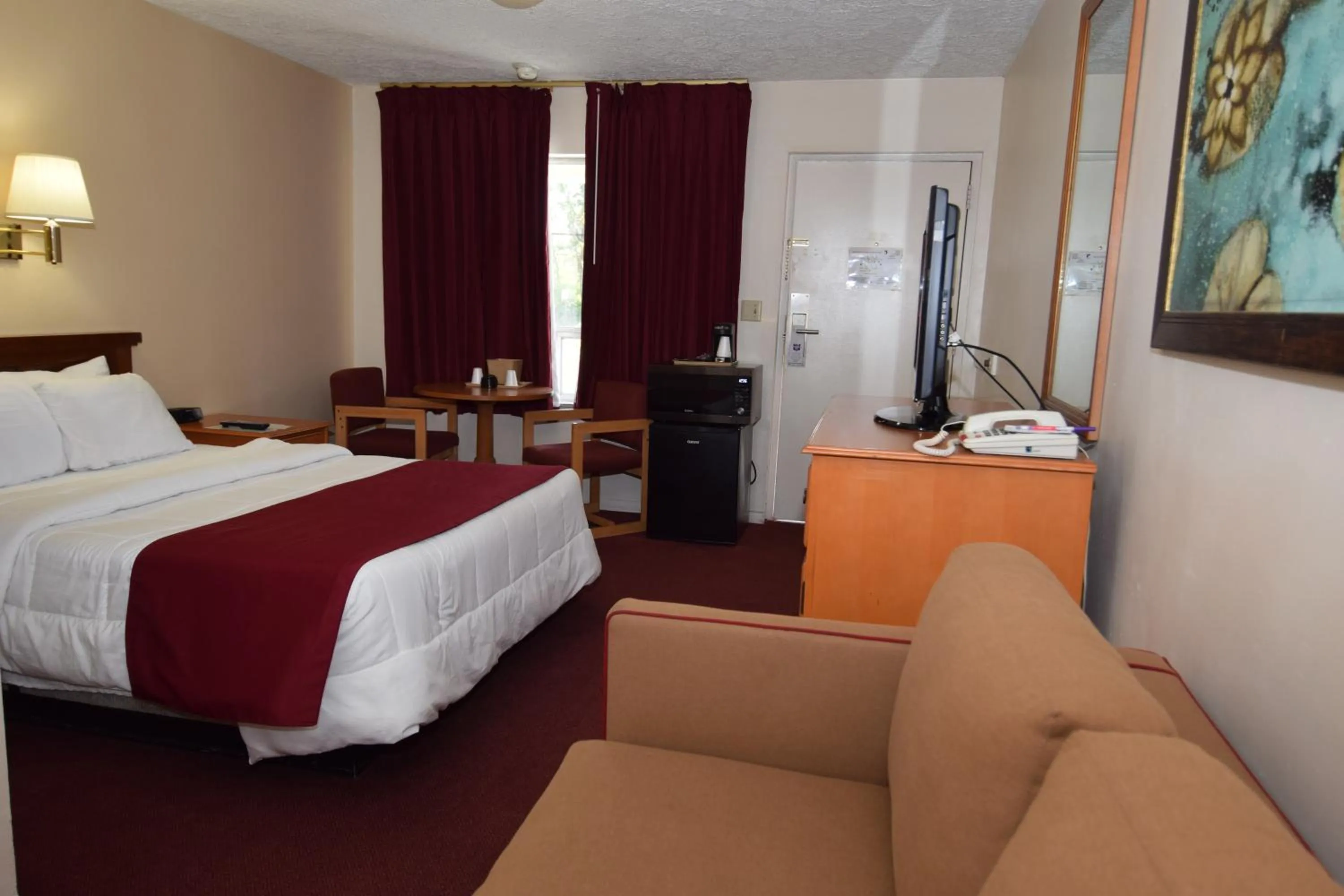 Bed in Knights Inn Oswego East