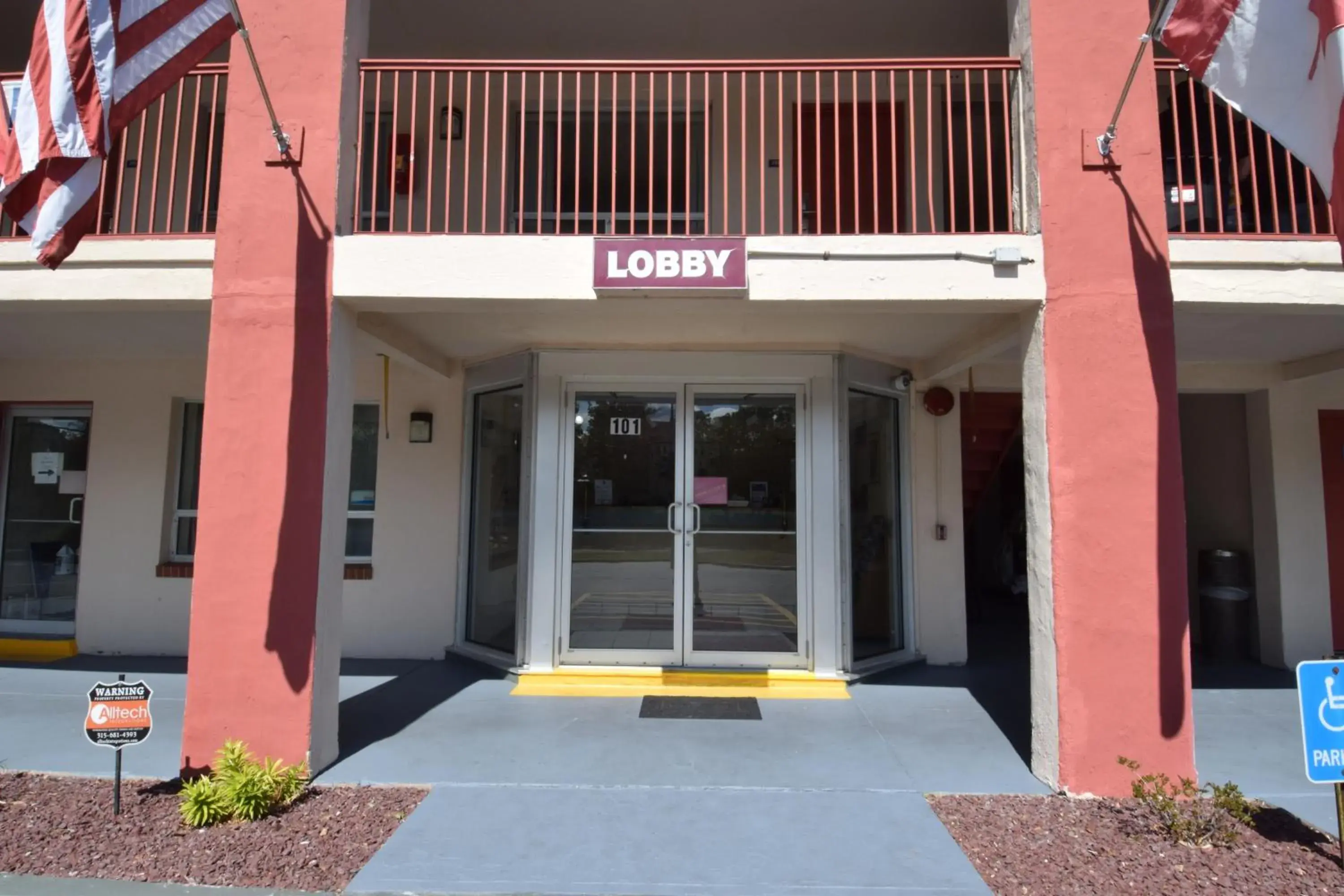 Facade/entrance in Knights Inn Oswego East Facade/entrance in Knights Inn Oswego East