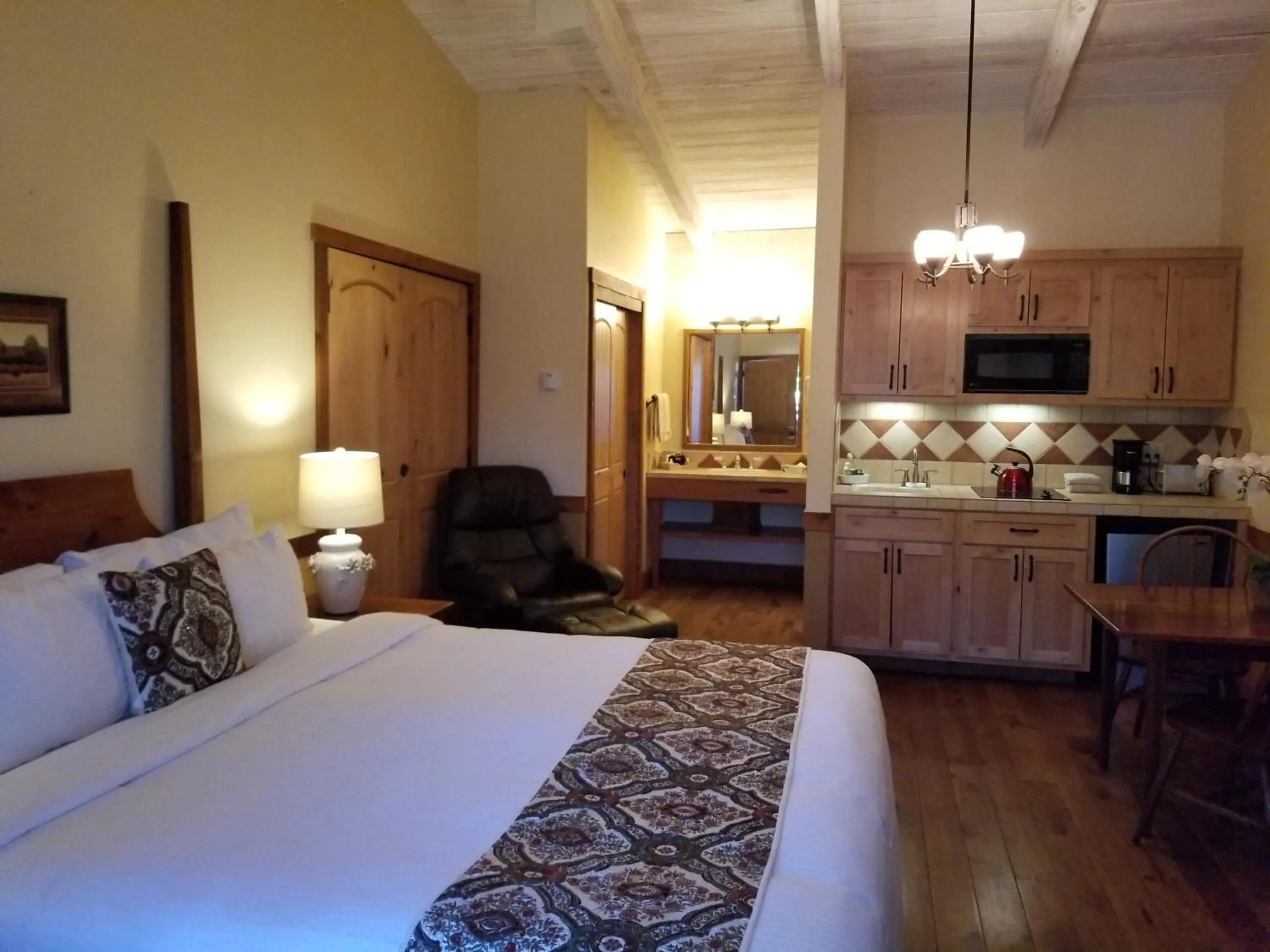 Bed in Carmel Valley Lodge