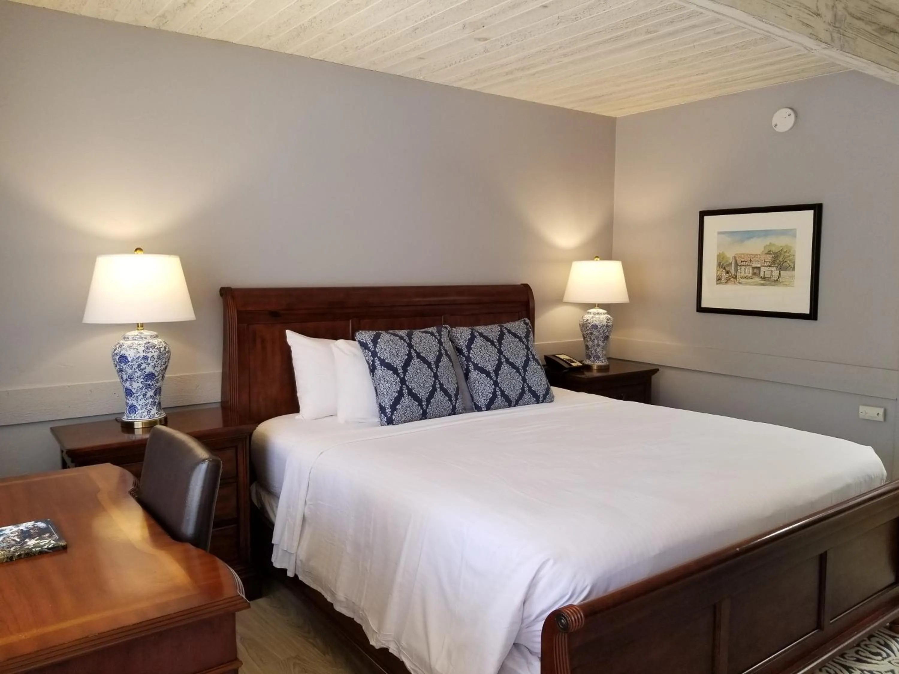 Bedroom, Bed in Carmel Valley Lodge