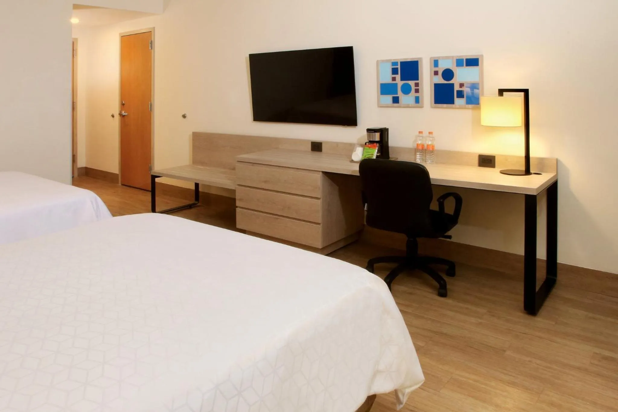 Photo of the whole room, Bed in Holiday Inn Express Torreon by IHG