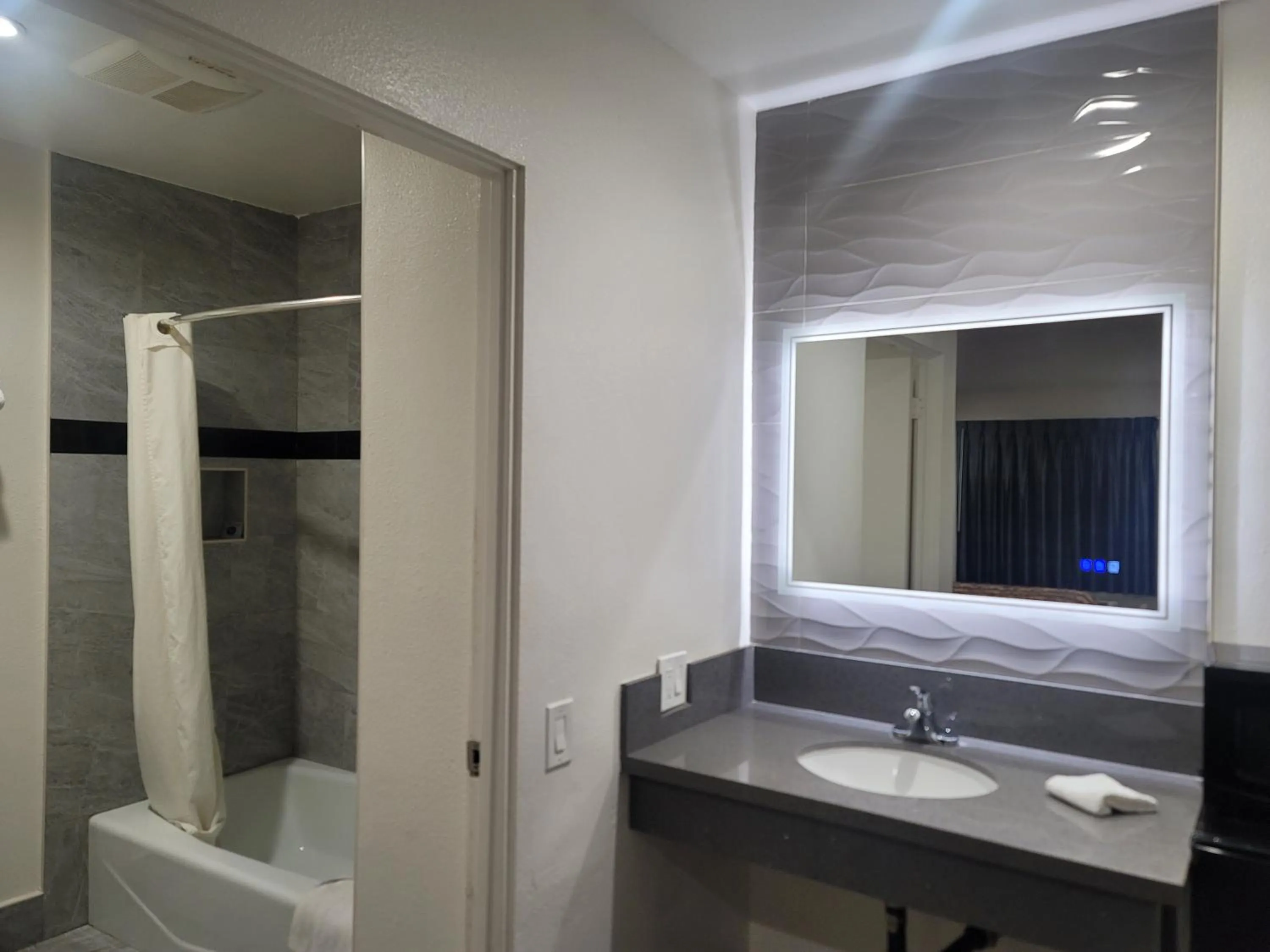 Bathroom in Motel Moonlight