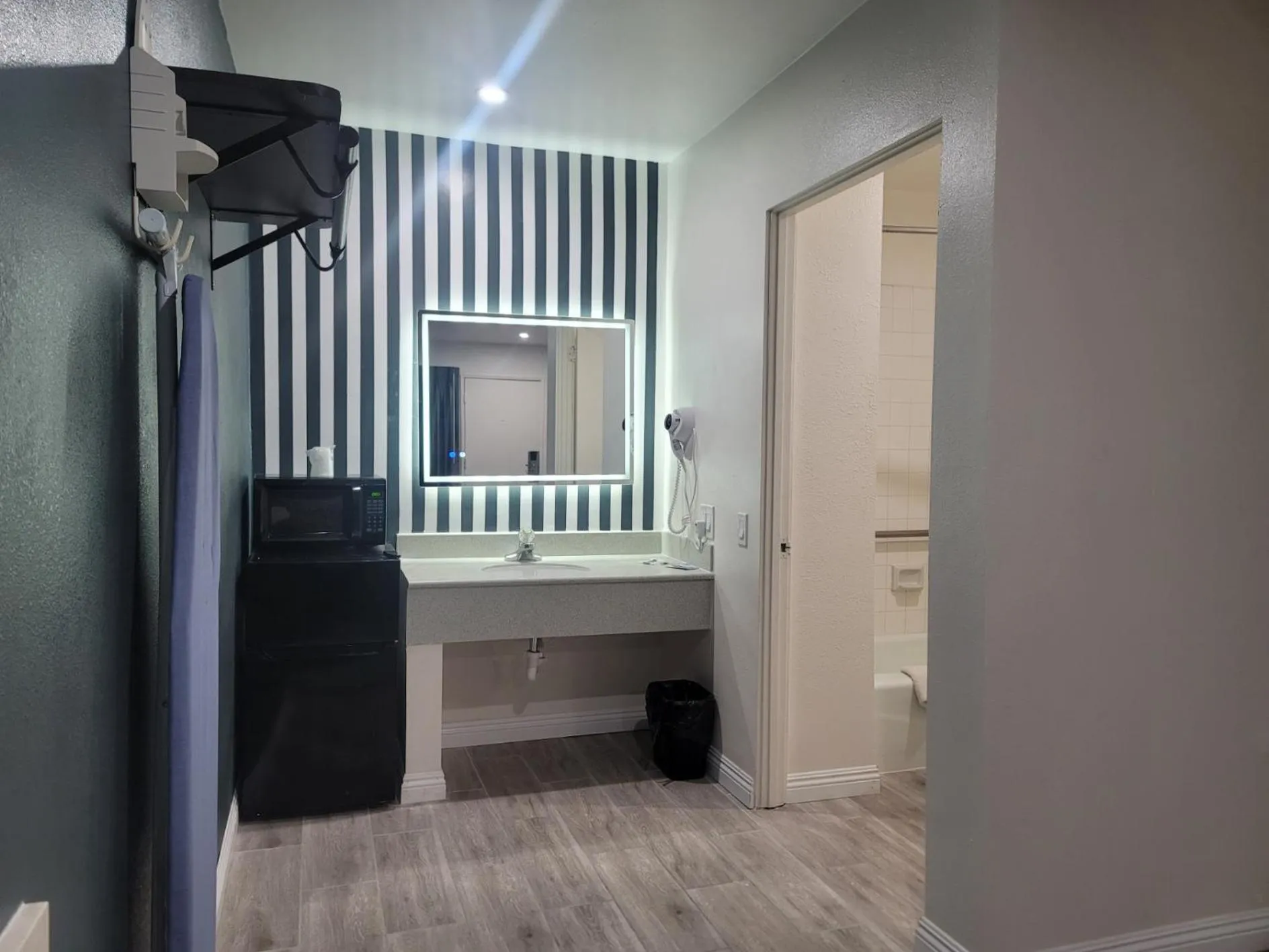 Bathroom in Motel Moonlight