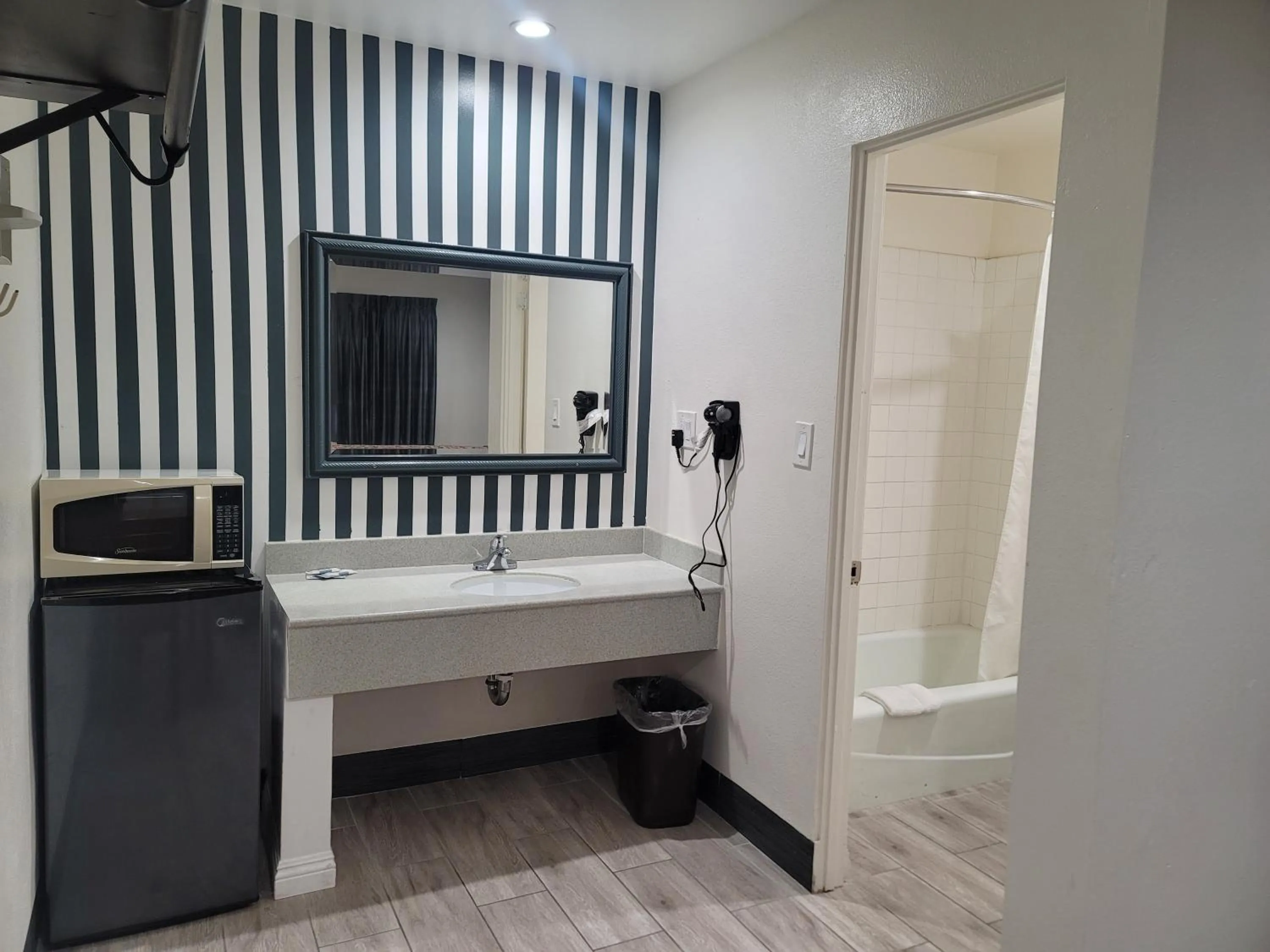 Bathroom in Motel Moonlight